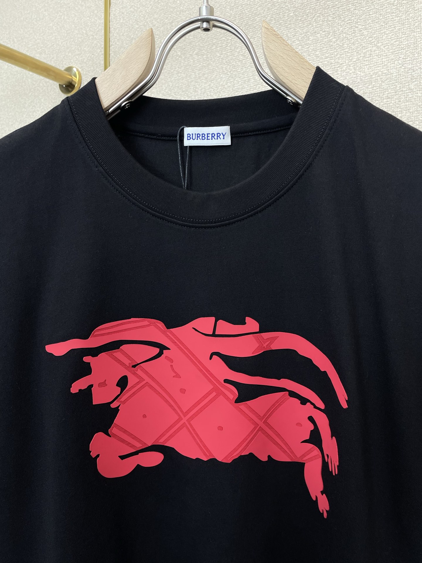 。Burberry巴宝莉💥砸锅卖铁都要上的新款新款原单男士休闲短袖 高端定制 高端版本 时尚百搭爆款⚠️