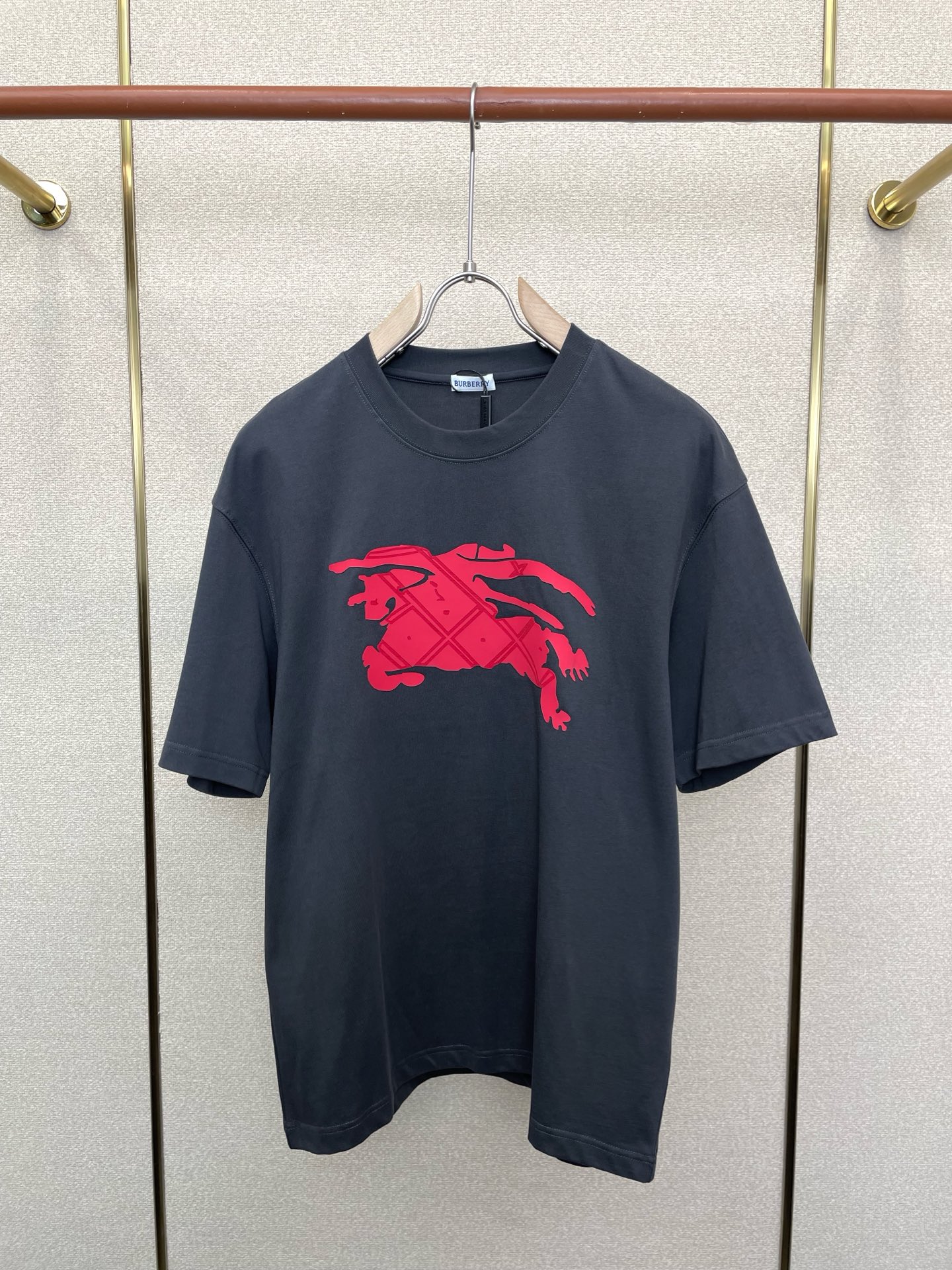 。Burberry巴宝莉💥砸锅卖铁都要上的新款新款原单男士休闲短袖 高端定制 高端版本 时尚百搭爆款⚠️