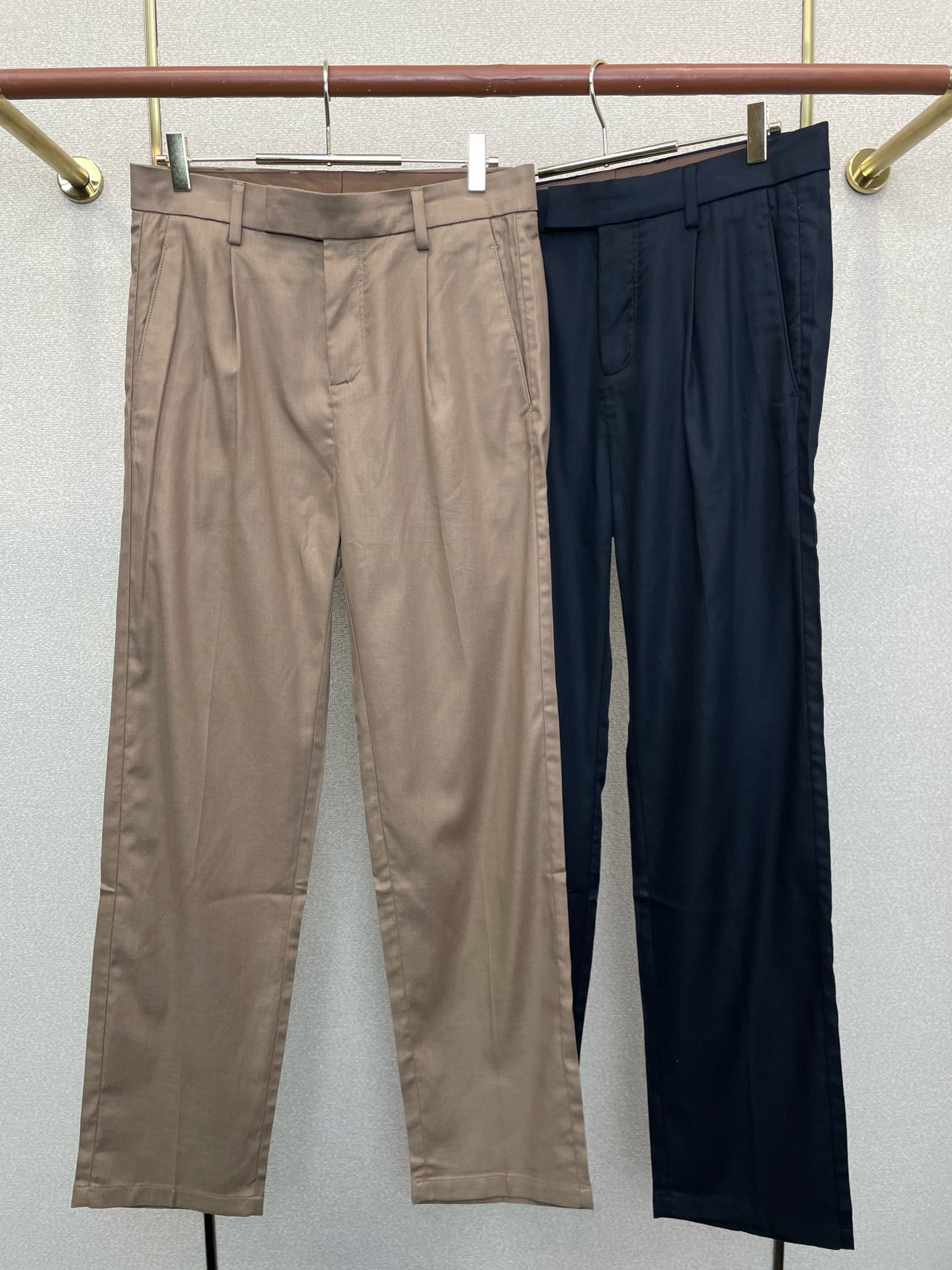 NO:873805,.ZEGNA Zegna's new style of casual pants, high-end version!  Custom-made fabrics at the counter are highly breathable and comfortable, with impeccable details and brand element design concepts, reflecting high quality. It feels delicate and soft!  It presents a casual cut and the upper body shape is awesome!  Code number: 29-38,,zegna,19860909.ZEGNA杰尼亚砸锅卖铁都要上的新款新款休闲裤 高端版本！专柜定制面料 透气舒适度高,细节无可挑剔,品牌元素设计理念,体现高品质.手感细腻柔软！呈现休闲裁剪,上身版型超赞！码数: 29-38,,zegna,,Men's clothing