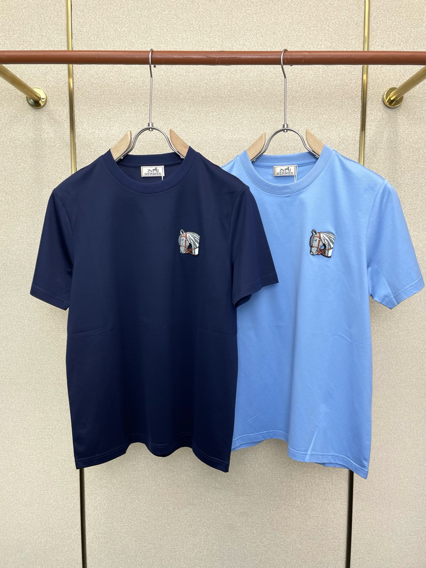 。Hermès爱马仕💥砸锅卖铁都要上的新款新款原单男士休闲短袖 高端定制 高端版本 时尚百搭爆款⚠️⚠️