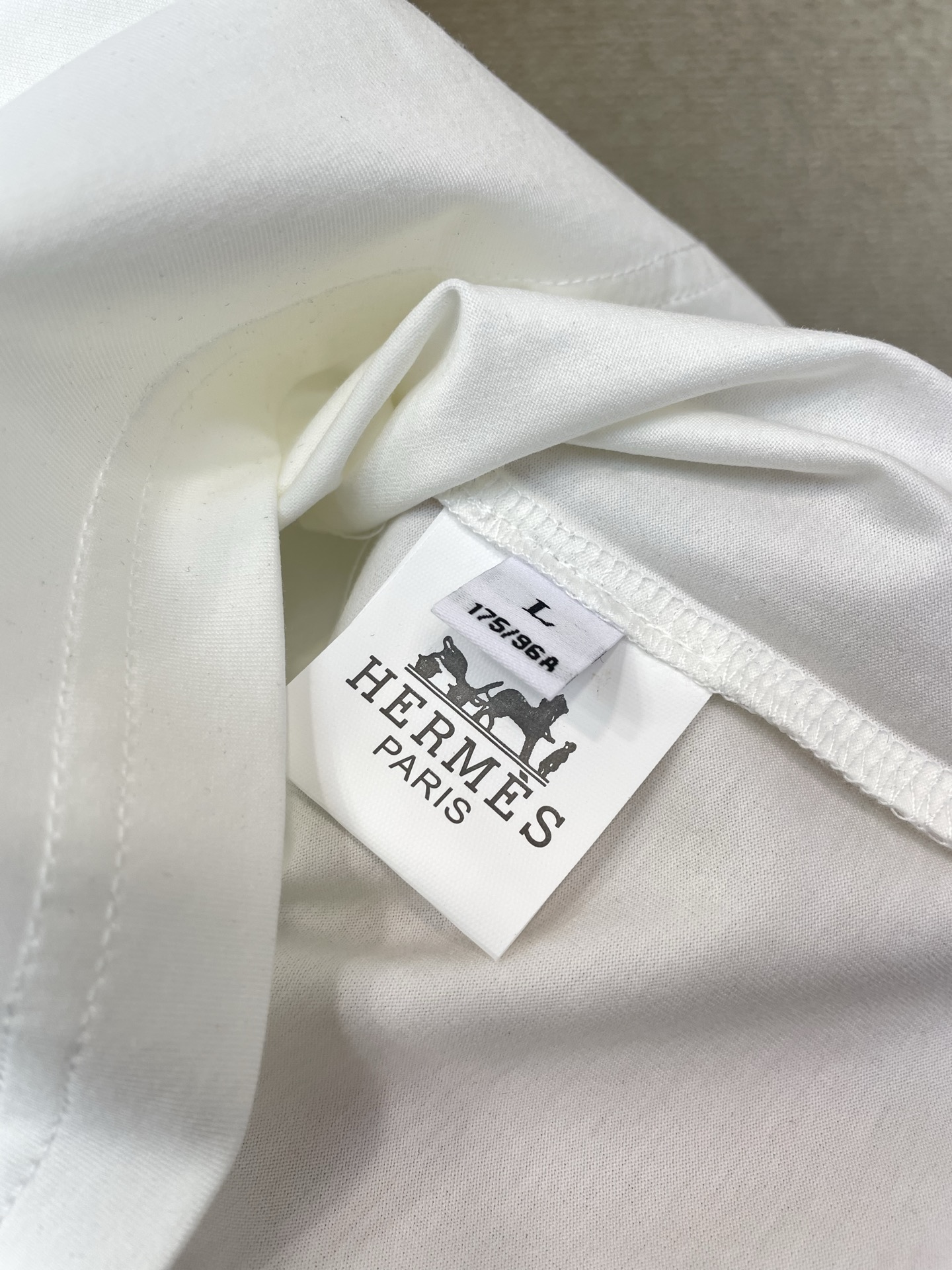 。Hermès爱马仕💥砸锅卖铁都要上的新款新款原单男士休闲短袖 高端定制 高端版本 时尚百搭爆款⚠️⚠️