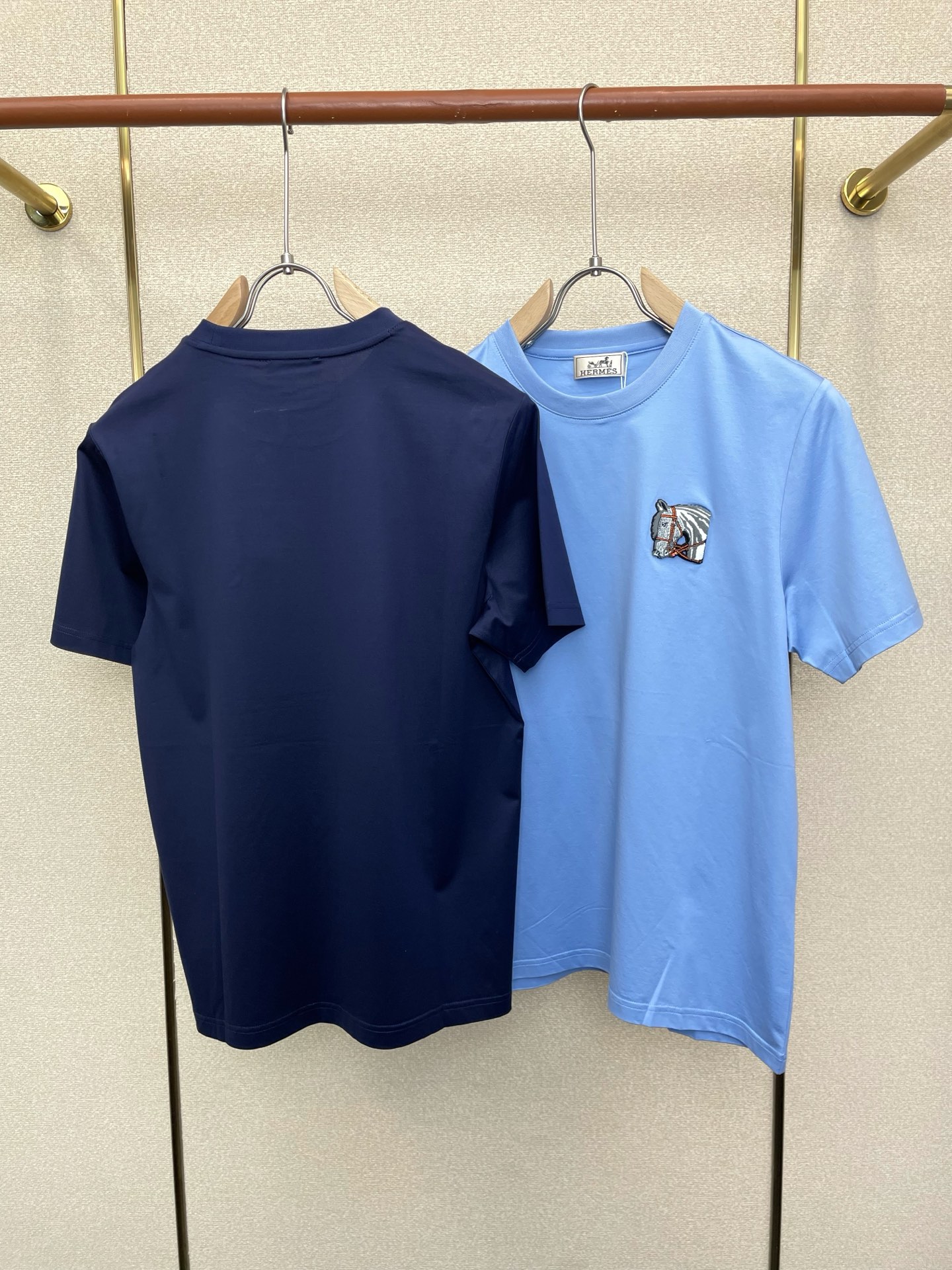 。Hermès爱马仕💥砸锅卖铁都要上的新款新款原单男士休闲短袖 高端定制 高端版本 时尚百搭爆款⚠️⚠️