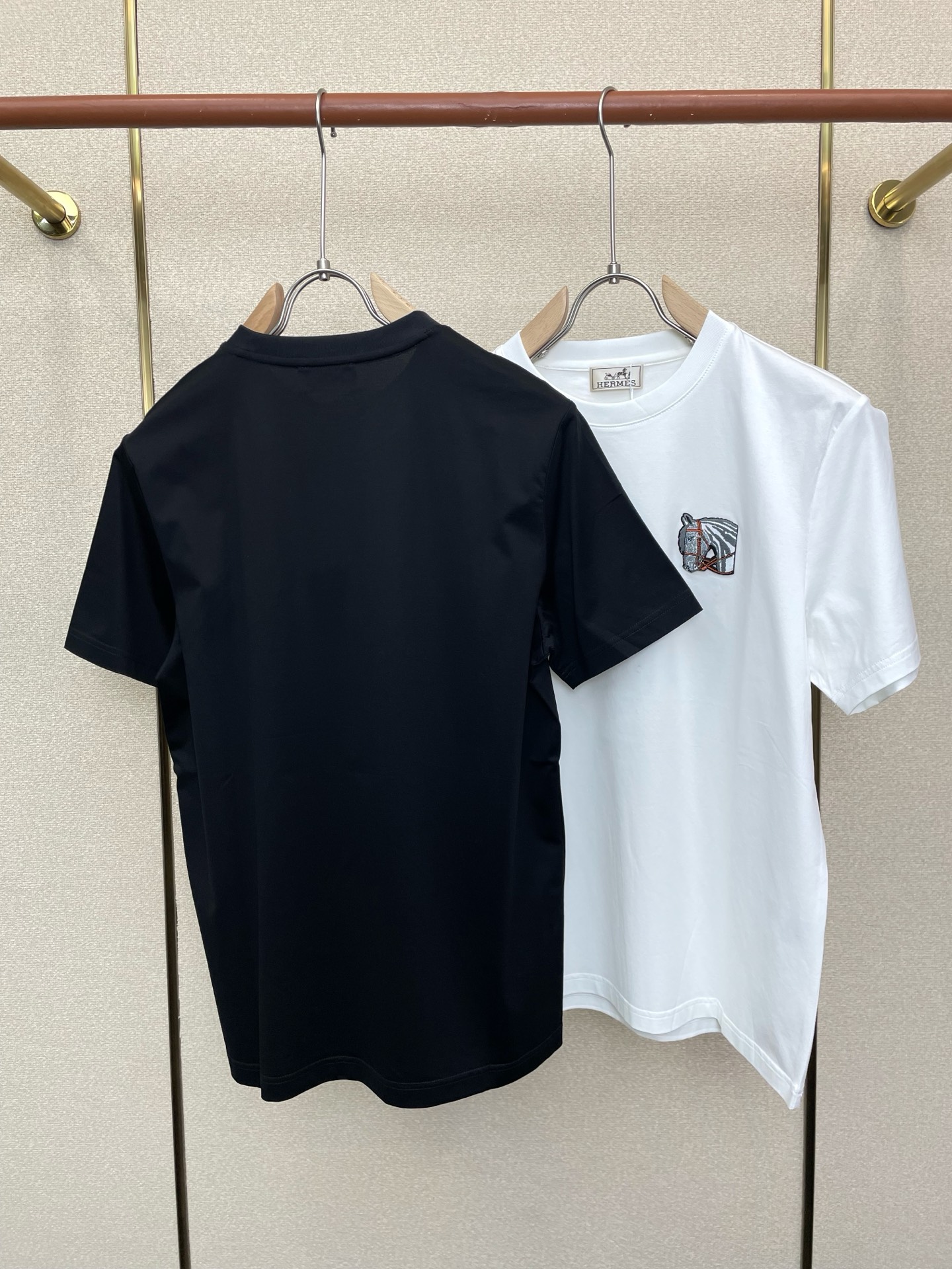 。Hermès爱马仕💥砸锅卖铁都要上的新款新款原单男士休闲短袖 高端定制 高端版本 时尚百搭爆款⚠️⚠️