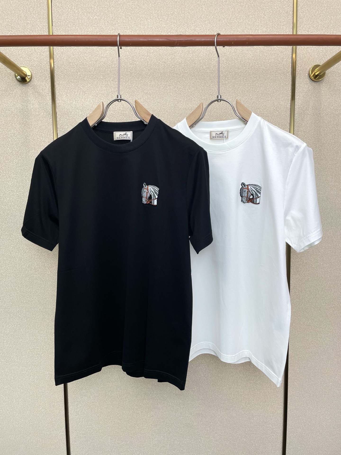 。Hermès爱马仕💥砸锅卖铁都要上的新款新款原单男士休闲短袖 高端定制 高端版本 时尚百搭爆款⚠️⚠️