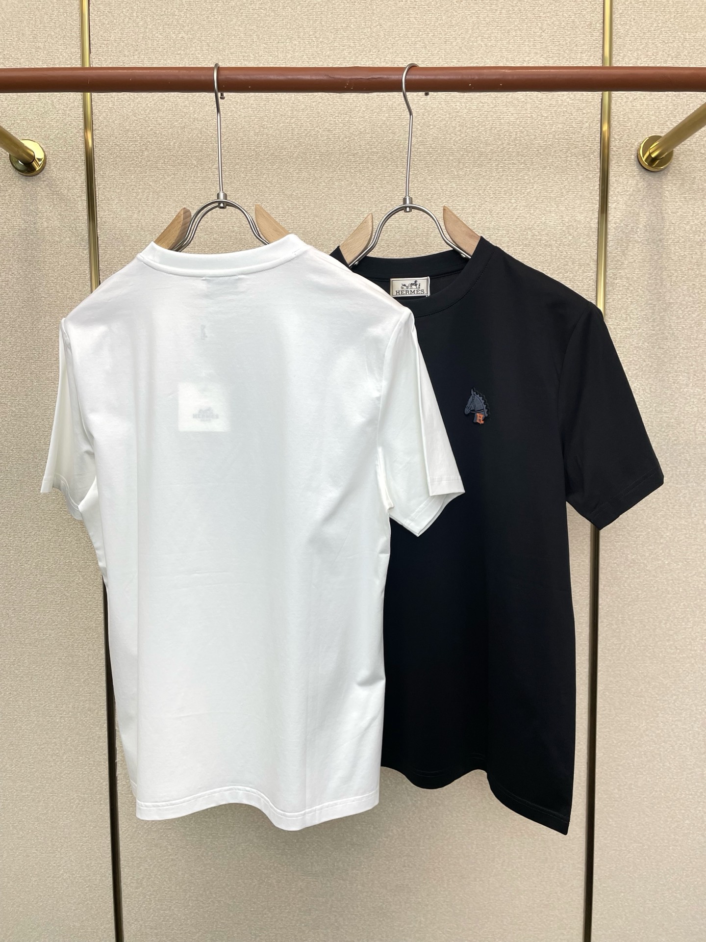 。Hermès爱马仕💥砸锅卖铁都要上的新款新款原单男士休闲短袖 高端定制 高端版本 时尚百搭爆款⚠️⚠️