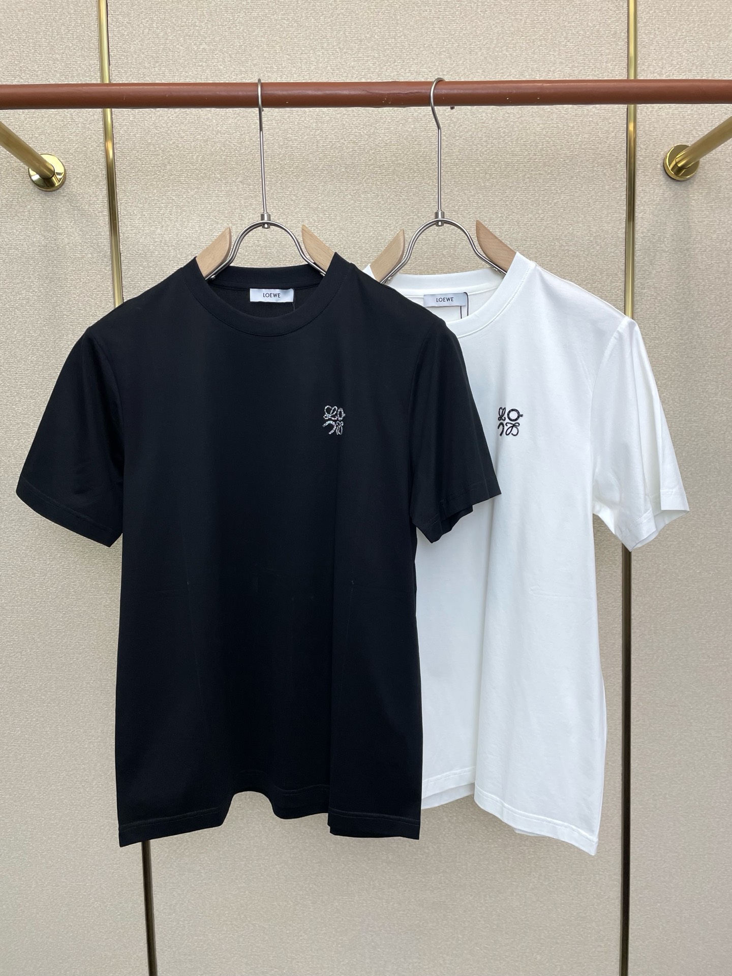 。LOEWE罗意威💥砸锅卖铁都要上的新款新款原单男士休闲短袖 高端定制 高端版本 时尚百搭爆款⚠️⚠️✨