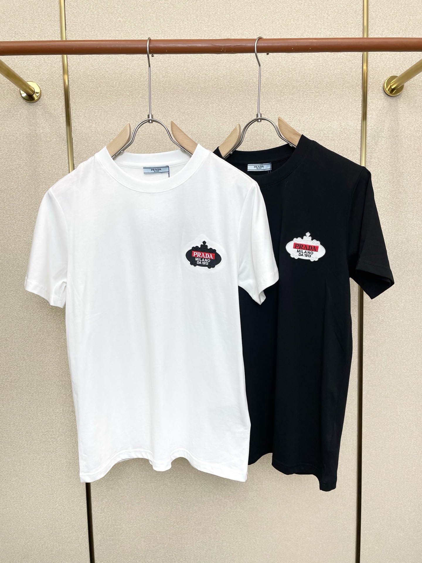 。Prada普拉达💥砸锅卖铁都要上的新款新款原单男士休闲短袖 高端定制 高端版本 时尚百搭爆款⚠️⚠️✨