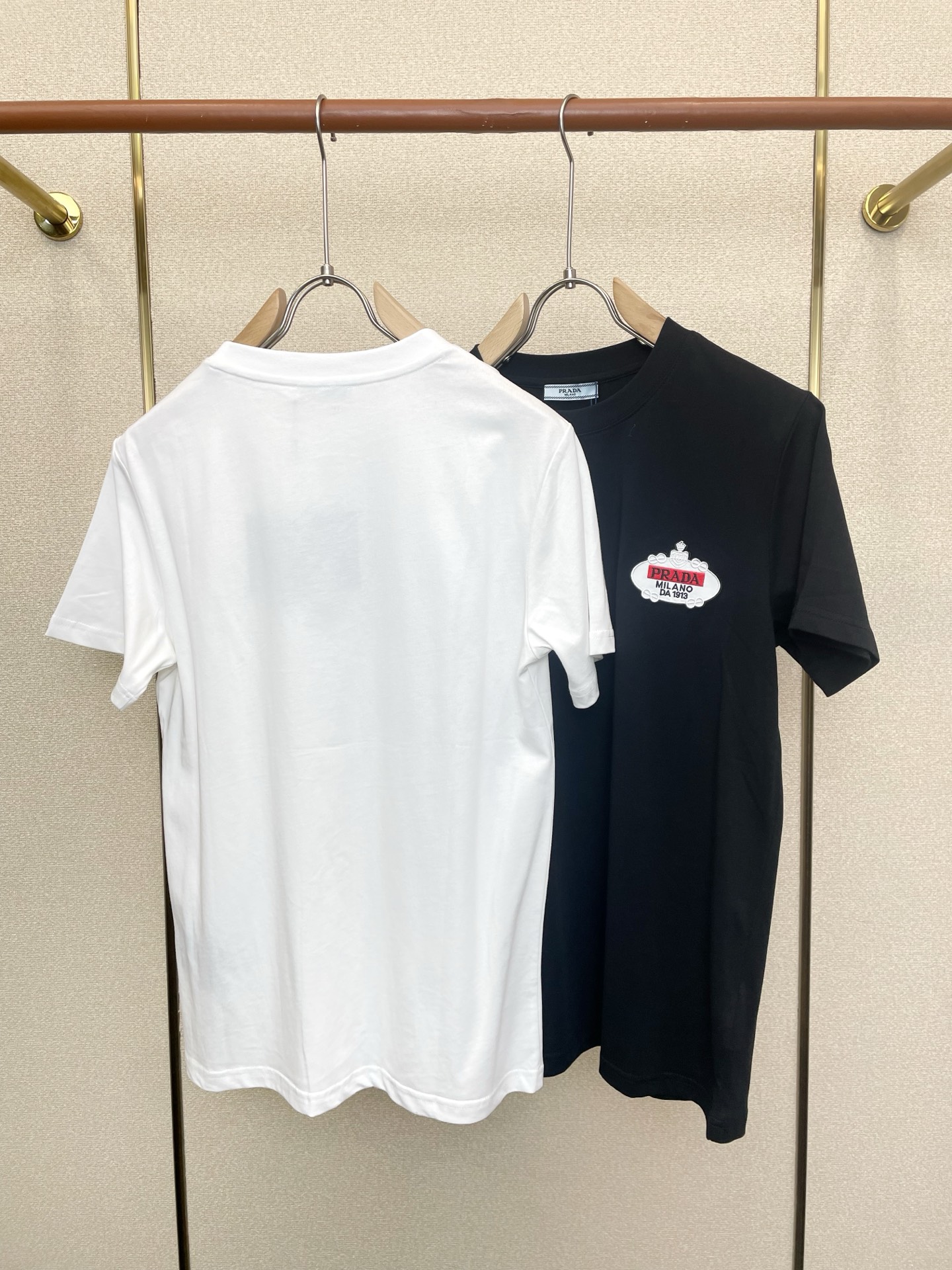 。Prada普拉达💥砸锅卖铁都要上的新款新款原单男士休闲短袖 高端定制 高端版本 时尚百搭爆款⚠️⚠️✨