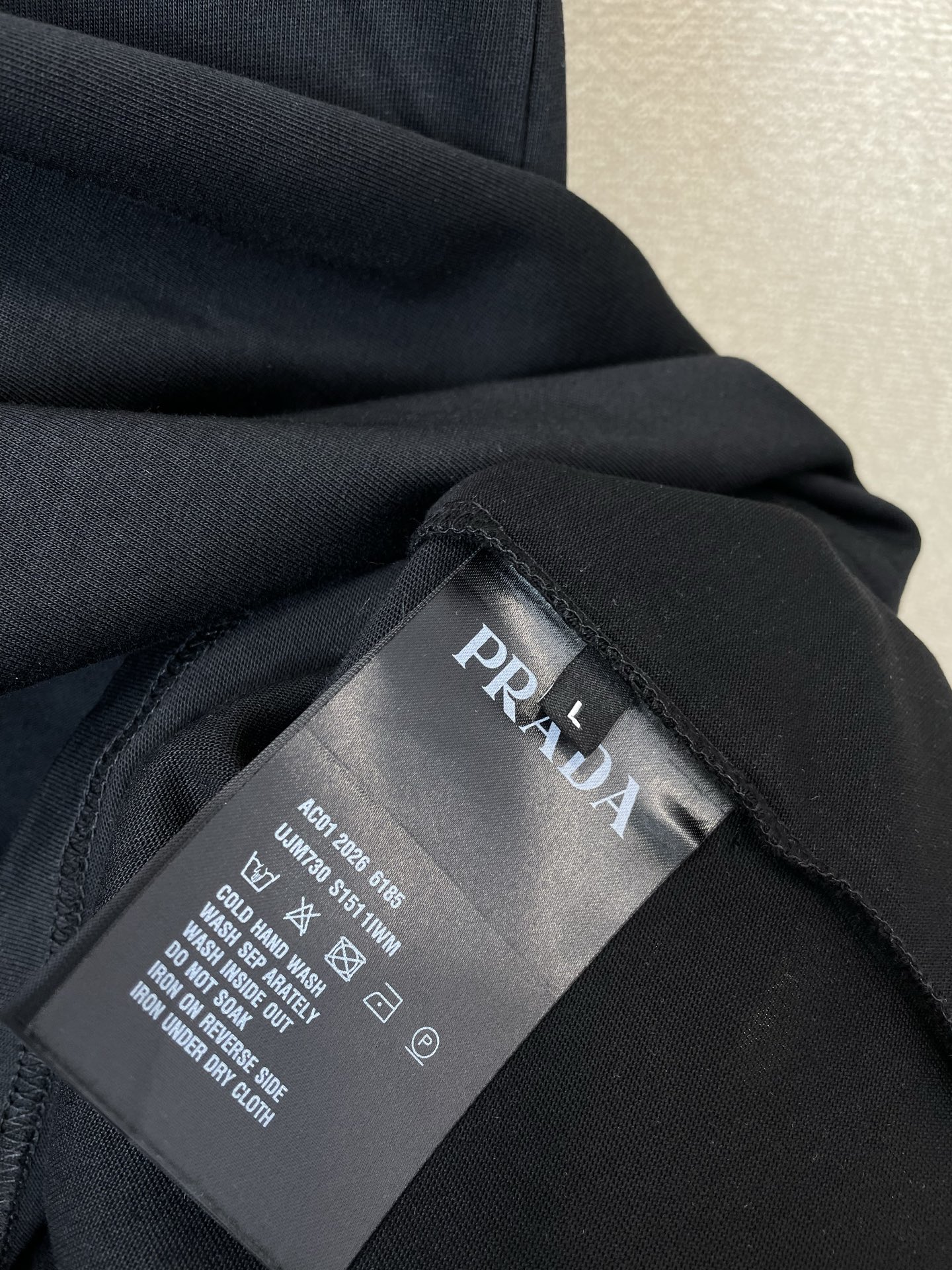 。Prada普拉达💥砸锅卖铁都要上的新款新款原单男士休闲短袖 高端定制 高端版本 时尚百搭爆款⚠️⚠️✨