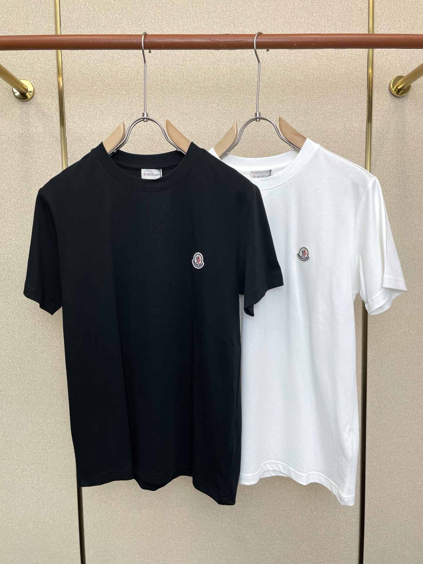 。Moncler蒙口💥砸锅卖铁都要上的新款新款原单男士休闲短袖 高端定制 高端版本 时尚百搭爆款⚠️⚠️