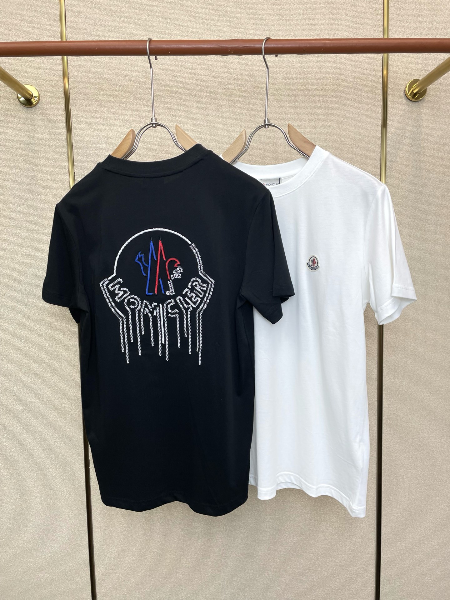 。Moncler蒙口💥砸锅卖铁都要上的新款新款原单男士休闲短袖 高端定制 高端版本 时尚百搭爆款⚠️⚠️