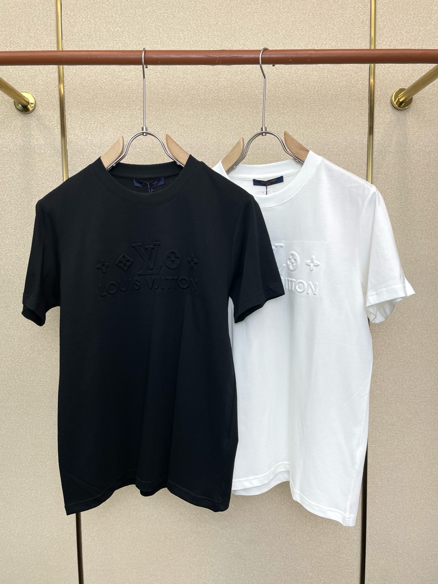 。Louis Vuitton路易威登💥砸锅卖铁都要上的新款新款原单男士休闲短袖 高端定制 高端版本 时尚