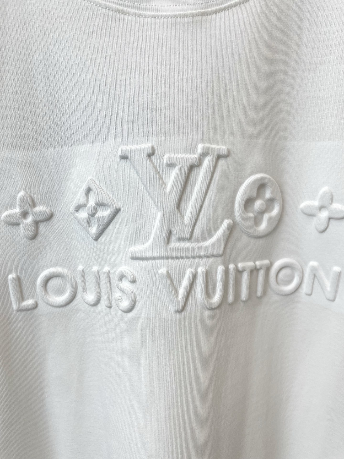 。Louis Vuitton路易威登💥砸锅卖铁都要上的新款新款原单男士休闲短袖 高端定制 高端版本 时尚