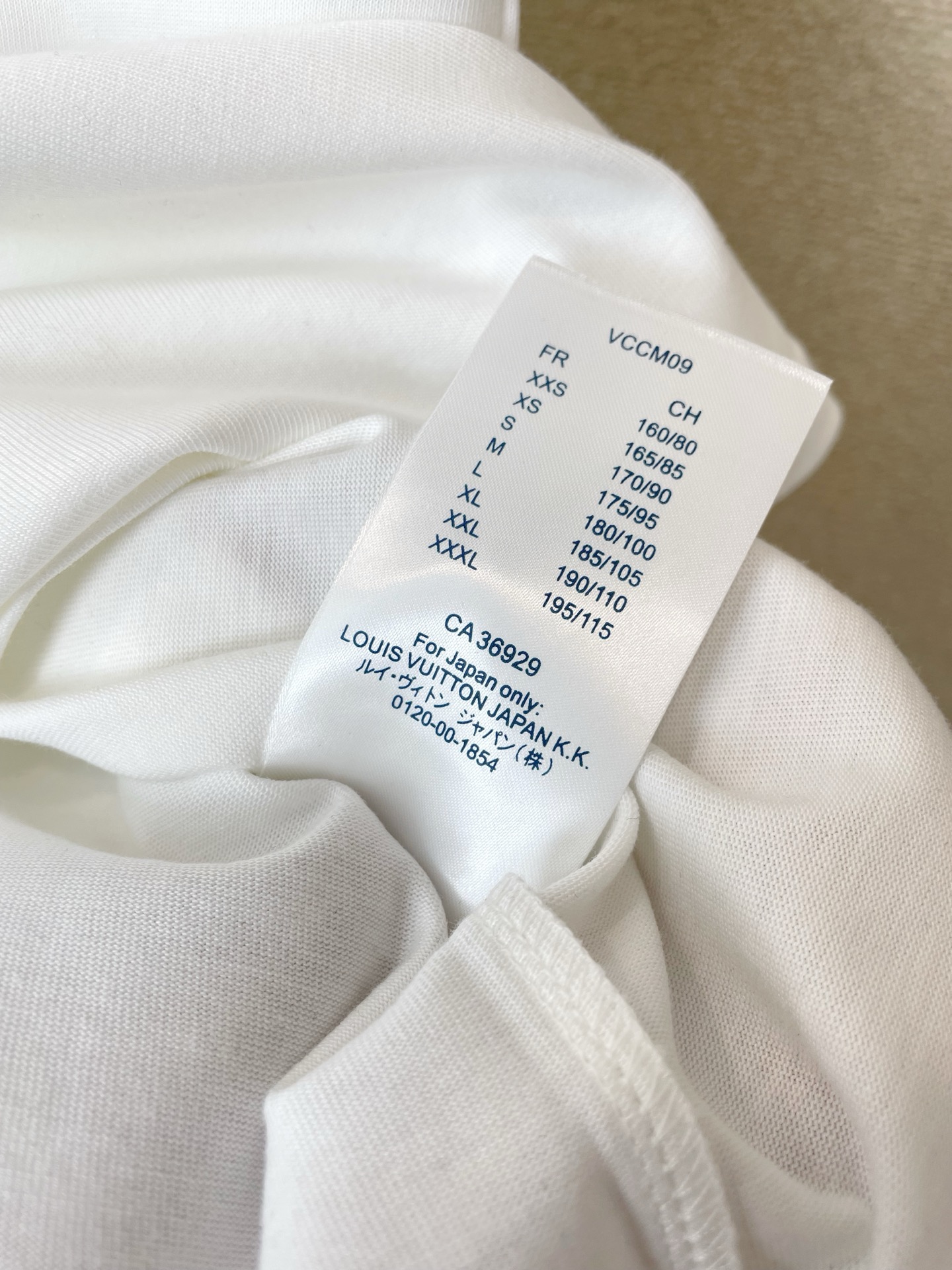 。Louis Vuitton路易威登💥砸锅卖铁都要上的新款新款原单男士休闲短袖 高端定制 高端版本 时尚