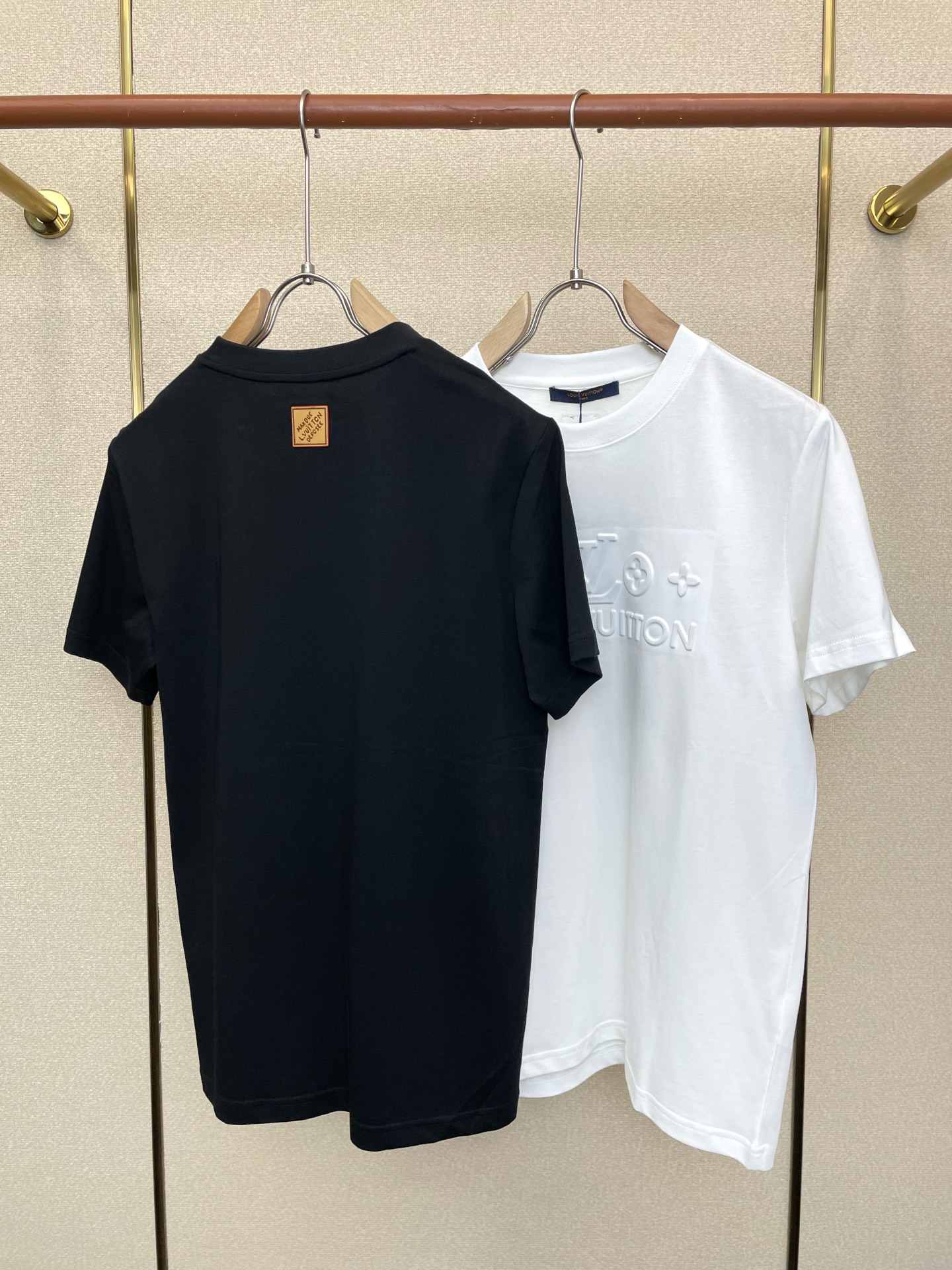 。Louis Vuitton路易威登💥砸锅卖铁都要上的新款新款原单男士休闲短袖 高端定制 高端版本 时尚