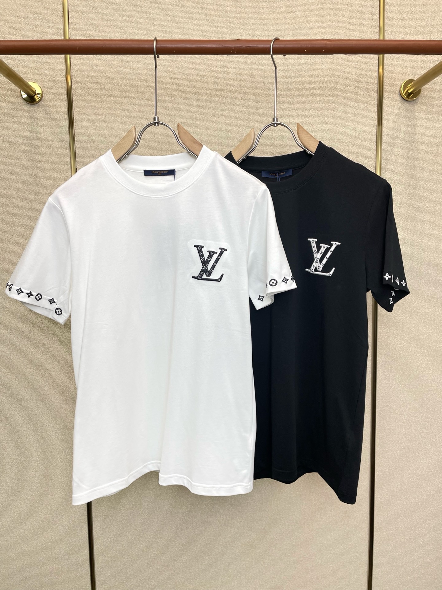 。Louis Vuitton路易威登💥砸锅卖铁都要上的新款新款原单男士休闲短袖 高端定制 高端版本 时尚