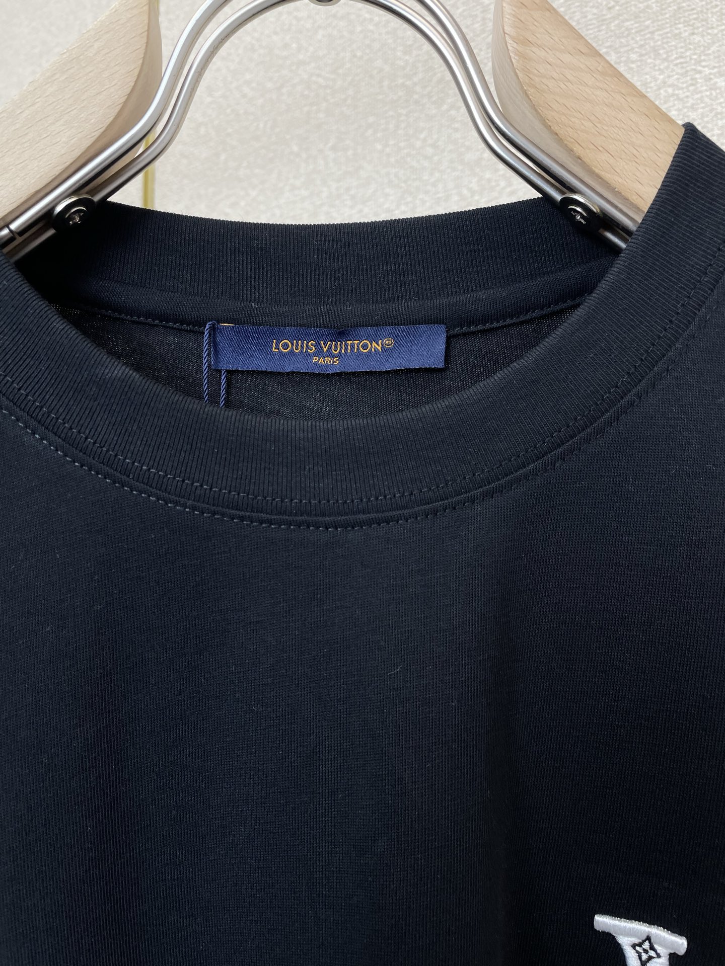 。Louis Vuitton路易威登💥砸锅卖铁都要上的新款新款原单男士休闲短袖 高端定制 高端版本 时尚