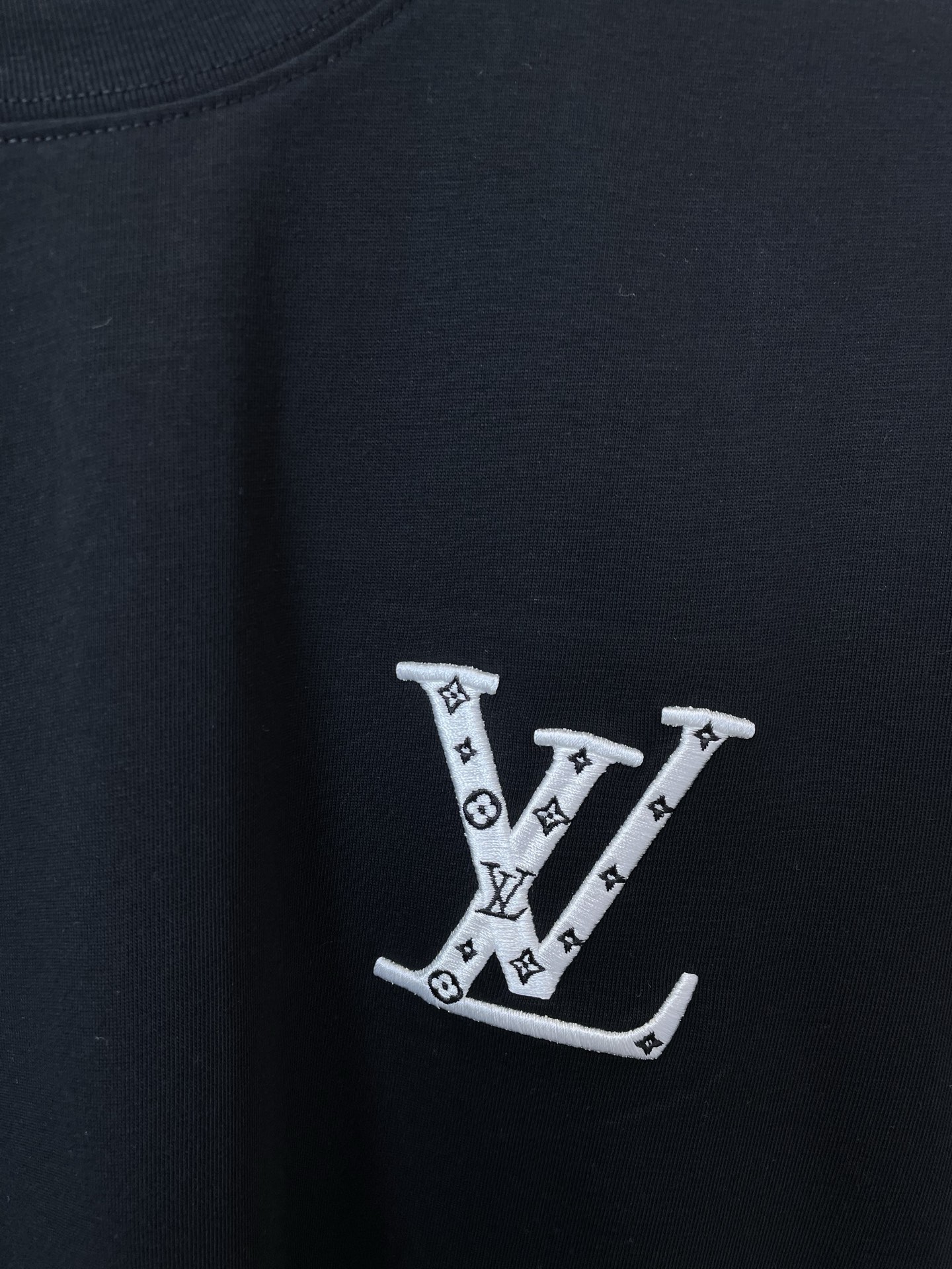 。Louis Vuitton路易威登💥砸锅卖铁都要上的新款新款原单男士休闲短袖 高端定制 高端版本 时尚