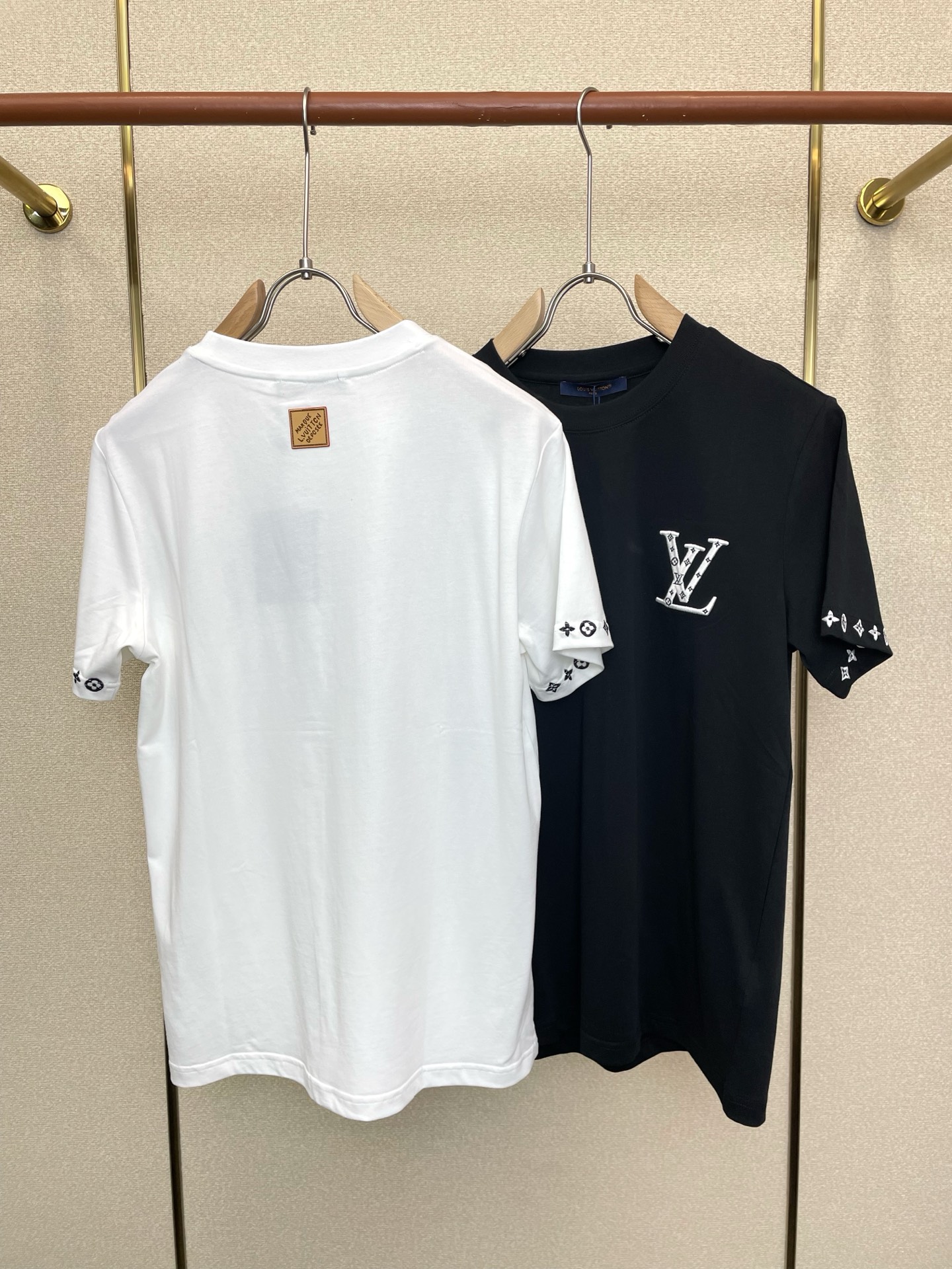 。Louis Vuitton路易威登💥砸锅卖铁都要上的新款新款原单男士休闲短袖 高端定制 高端版本 时尚