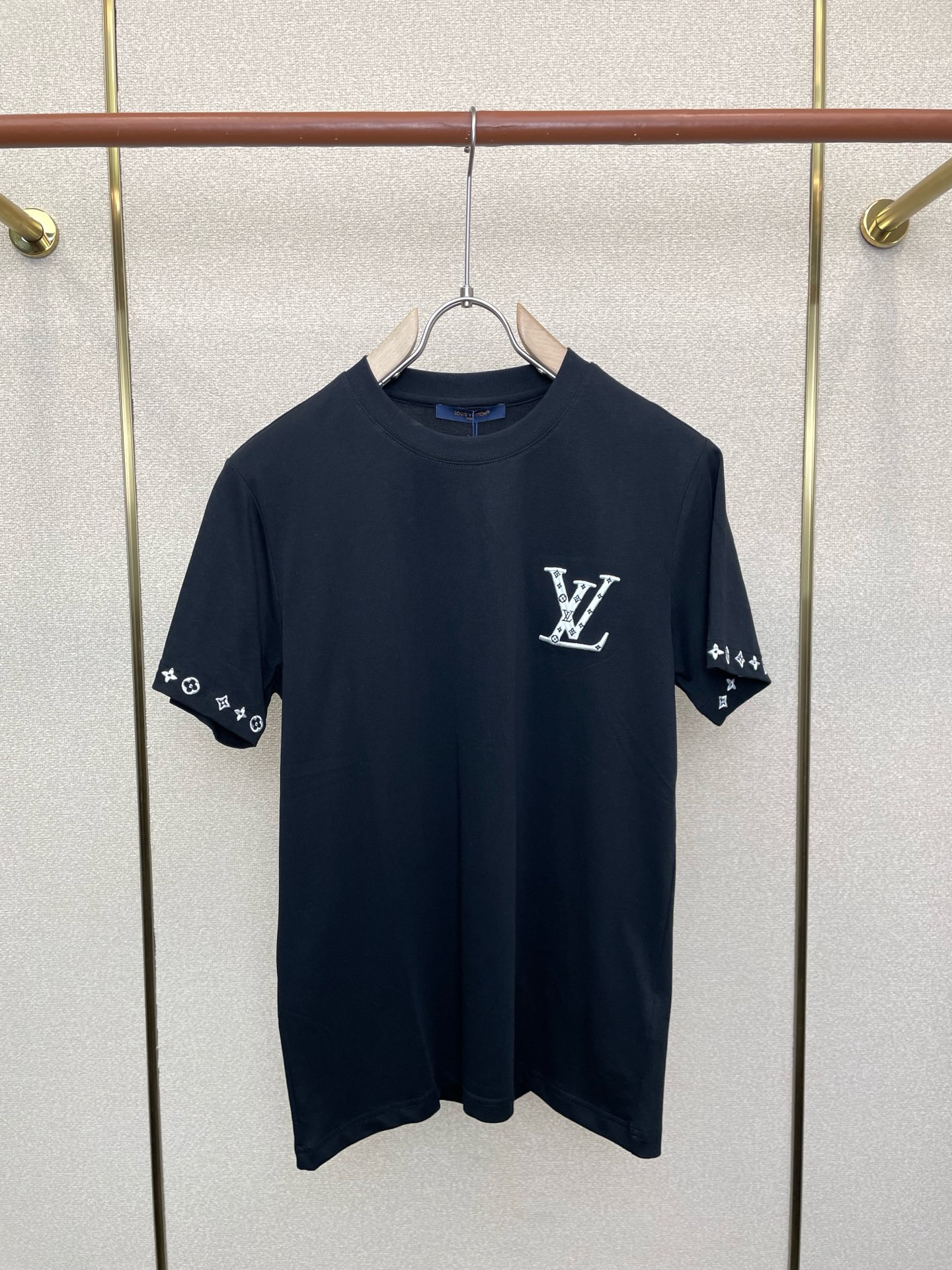 。Louis Vuitton路易威登💥砸锅卖铁都要上的新款新款原单男士休闲短袖 高端定制 高端版本 时尚