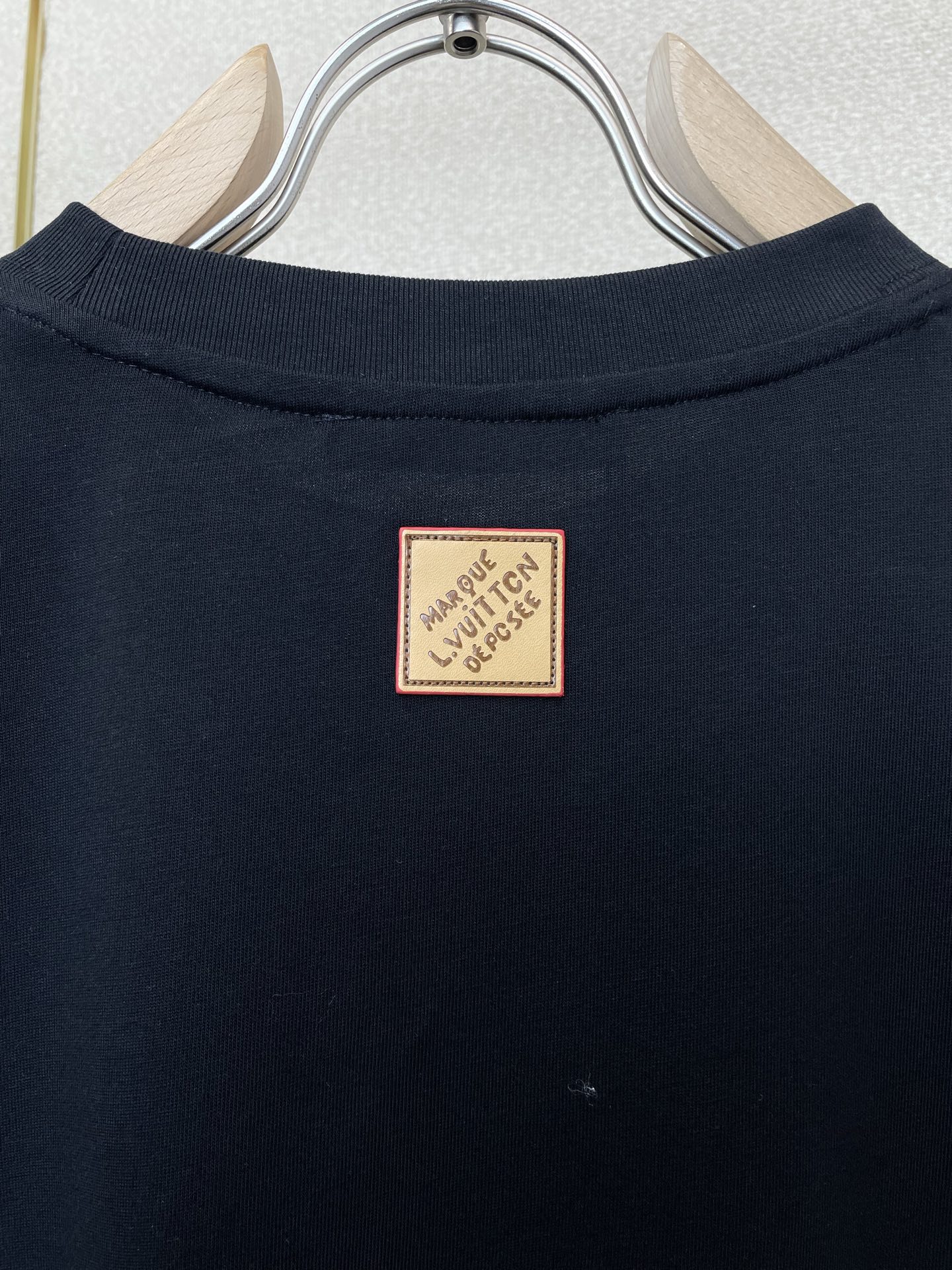 。Louis Vuitton路易威登💥砸锅卖铁都要上的新款新款原单男士休闲短袖 高端定制 高端版本 时尚