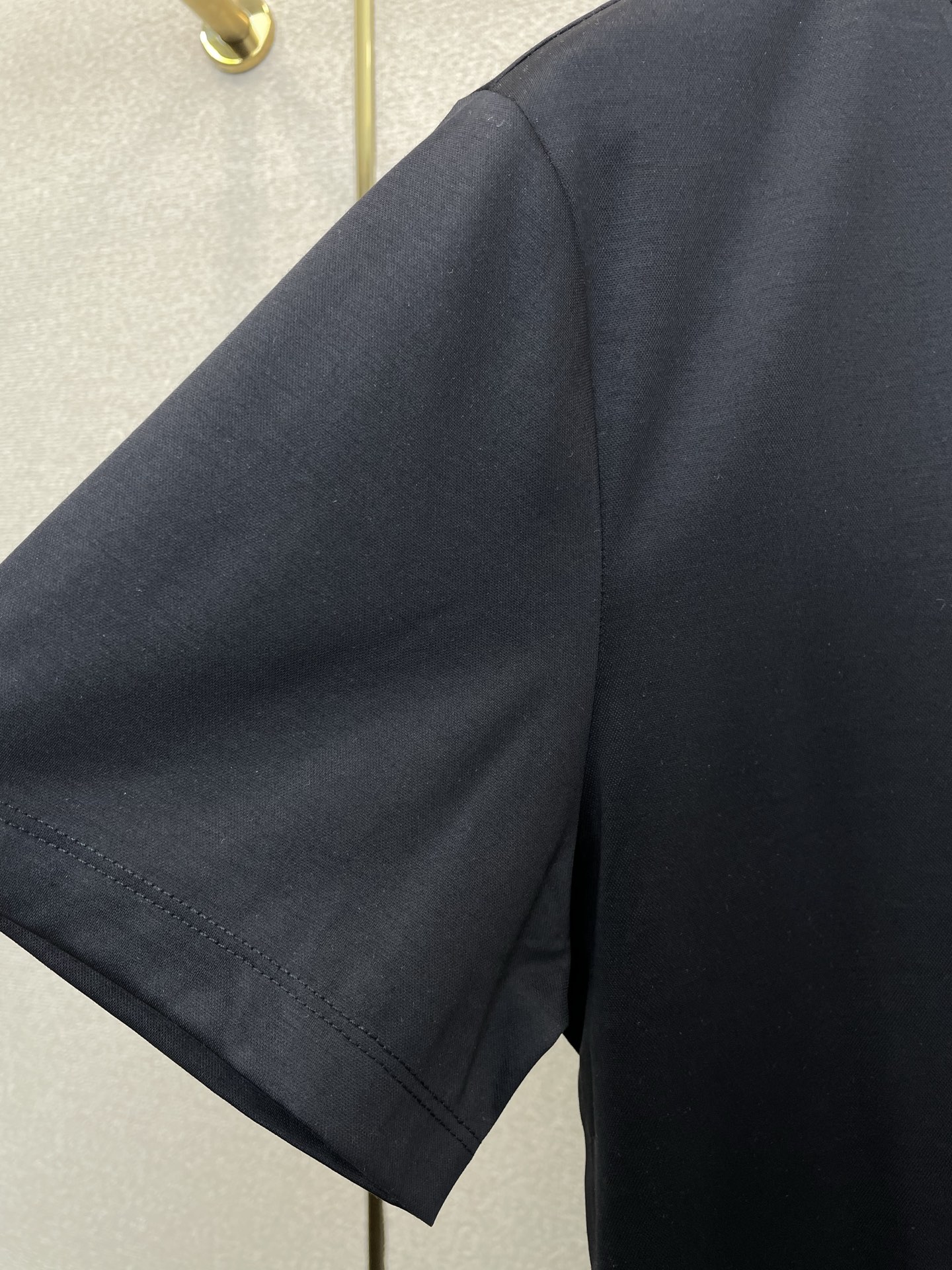 。Loro Piana-Loro Piana诺悠翩雅💥砸锅卖铁都要上的新款新款原单男士休闲短袖 高端定制