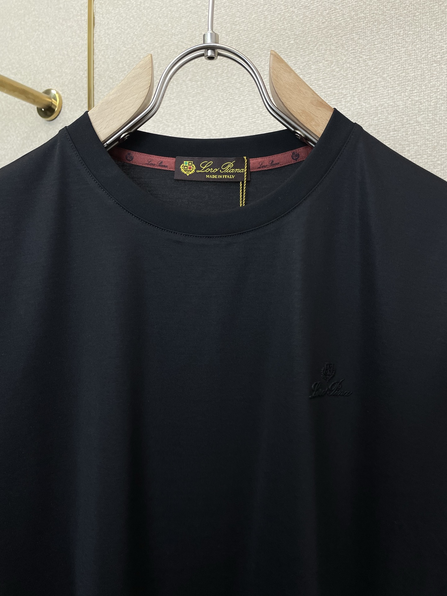 。Loro Piana-Loro Piana诺悠翩雅💥砸锅卖铁都要上的新款新款原单男士休闲短袖 高端定制