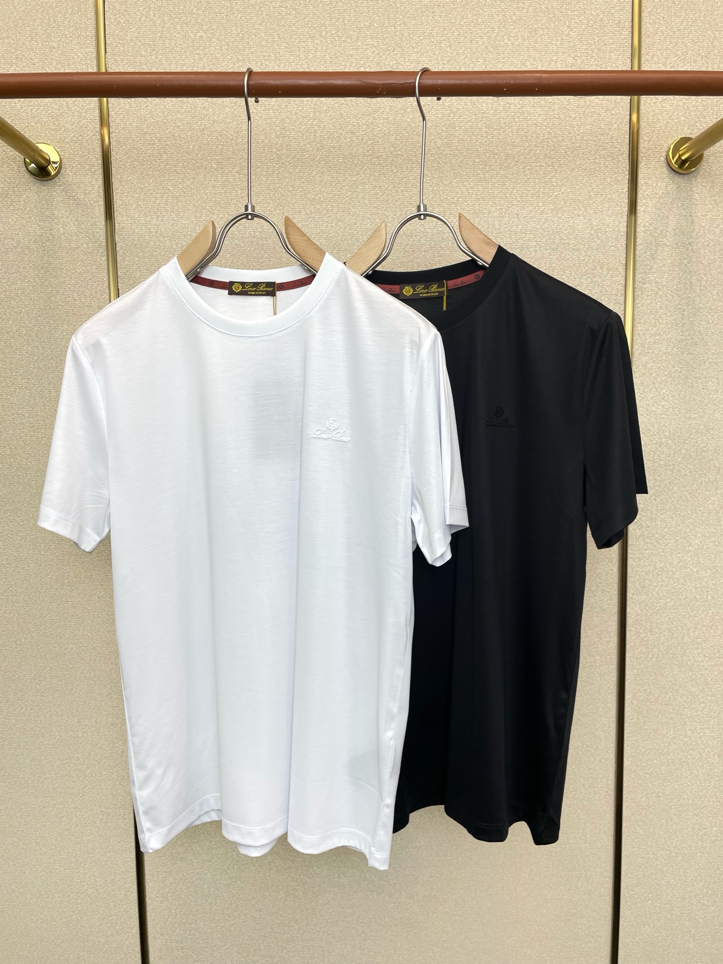 。Loro Piana-Loro Piana诺悠翩雅💥砸锅卖铁都要上的新款新款原单男士休闲短袖 高端定制