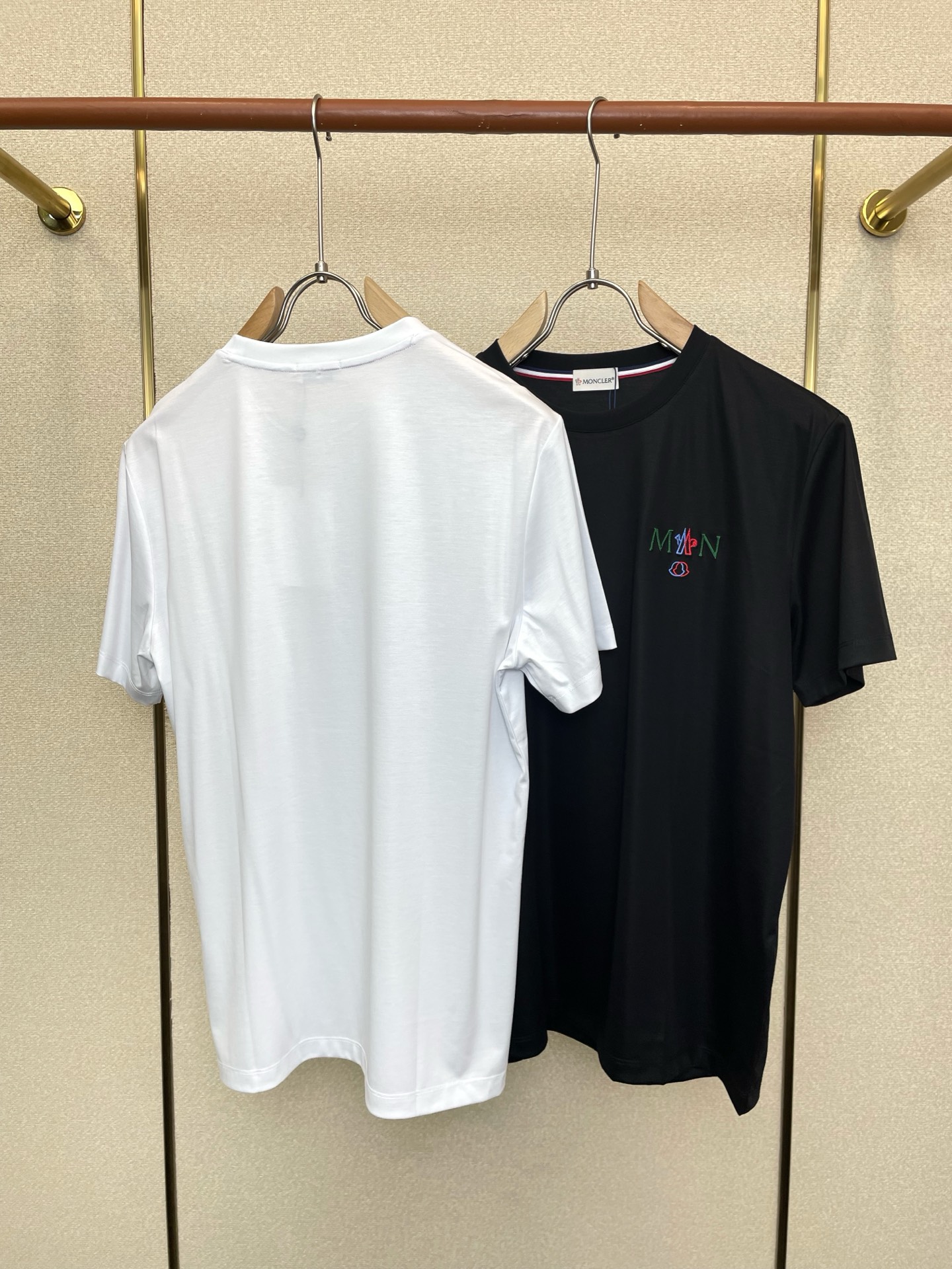 。Moncler蒙口💥砸锅卖铁都要上的新款新款原单男士休闲短袖 高端定制 高端版本 时尚百搭爆款⚠️⚠️