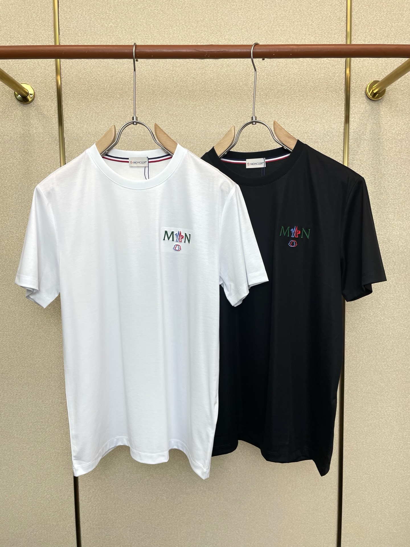 。Moncler蒙口💥砸锅卖铁都要上的新款新款原单男士休闲短袖 高端定制 高端版本 时尚百搭爆款⚠️⚠️