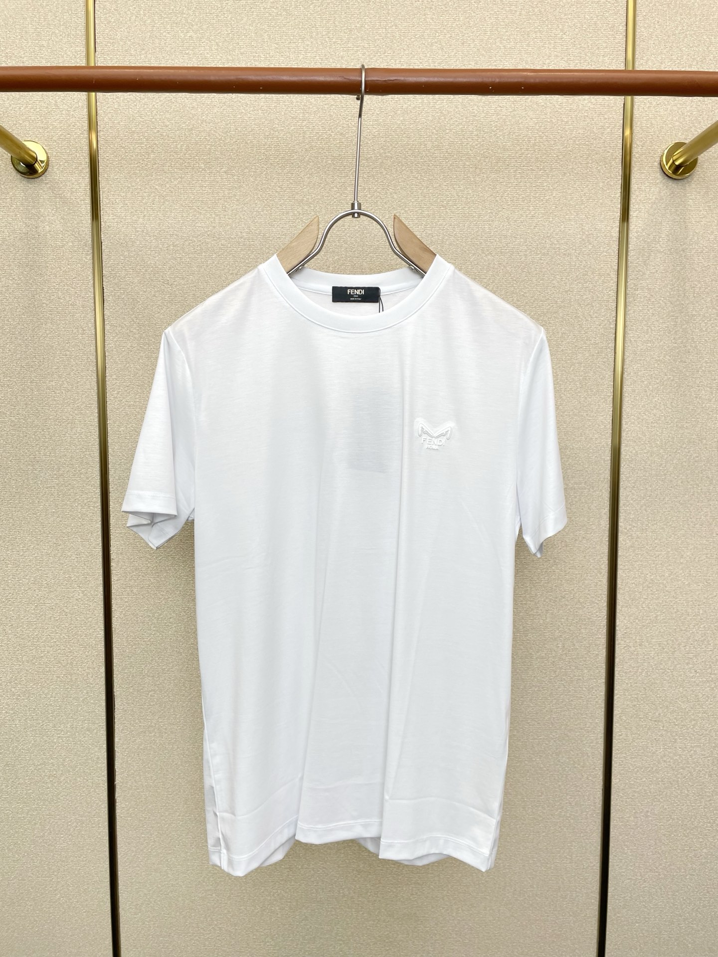。FENDI芬迪💥砸锅卖铁都要上的新款新款原单男士休闲短袖 高端定制 高端版本 时尚百搭爆款⚠️⚠️✨✨