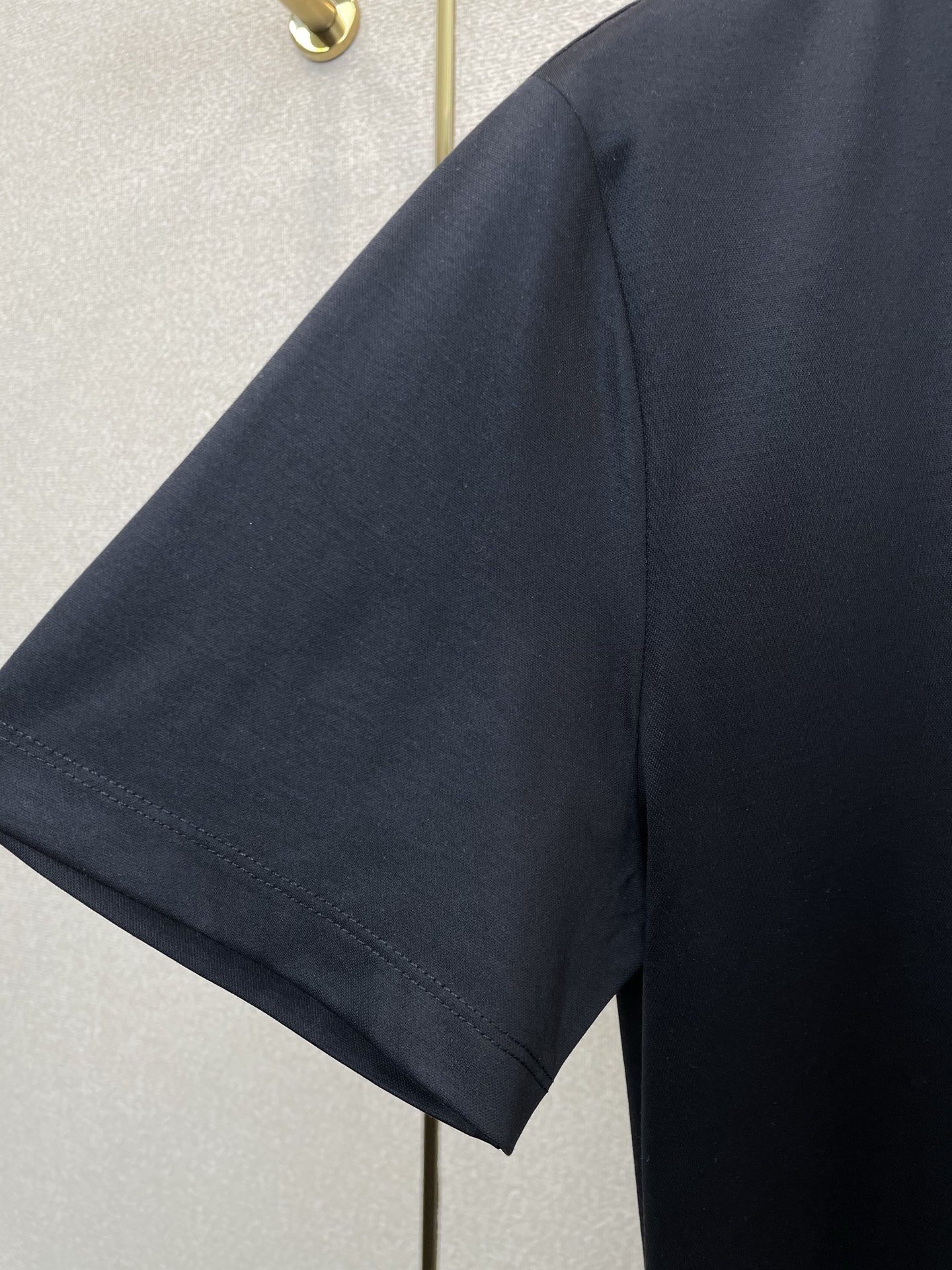 。FENDI芬迪💥砸锅卖铁都要上的新款新款原单男士休闲短袖 高端定制 高端版本 时尚百搭爆款⚠️⚠️✨✨