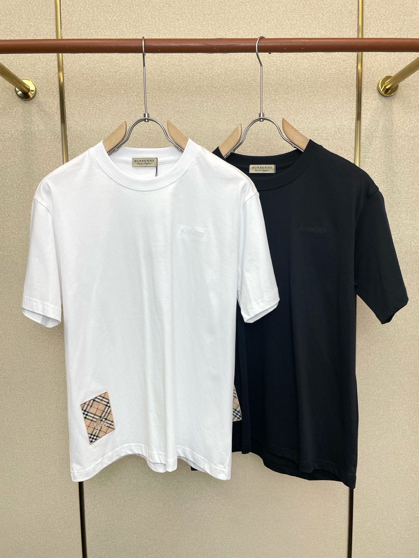 。Burberry巴宝莉💥砸锅卖铁都要上的新款新款原单男士休闲短袖 高端定制 高端版本 时尚百搭爆款⚠️