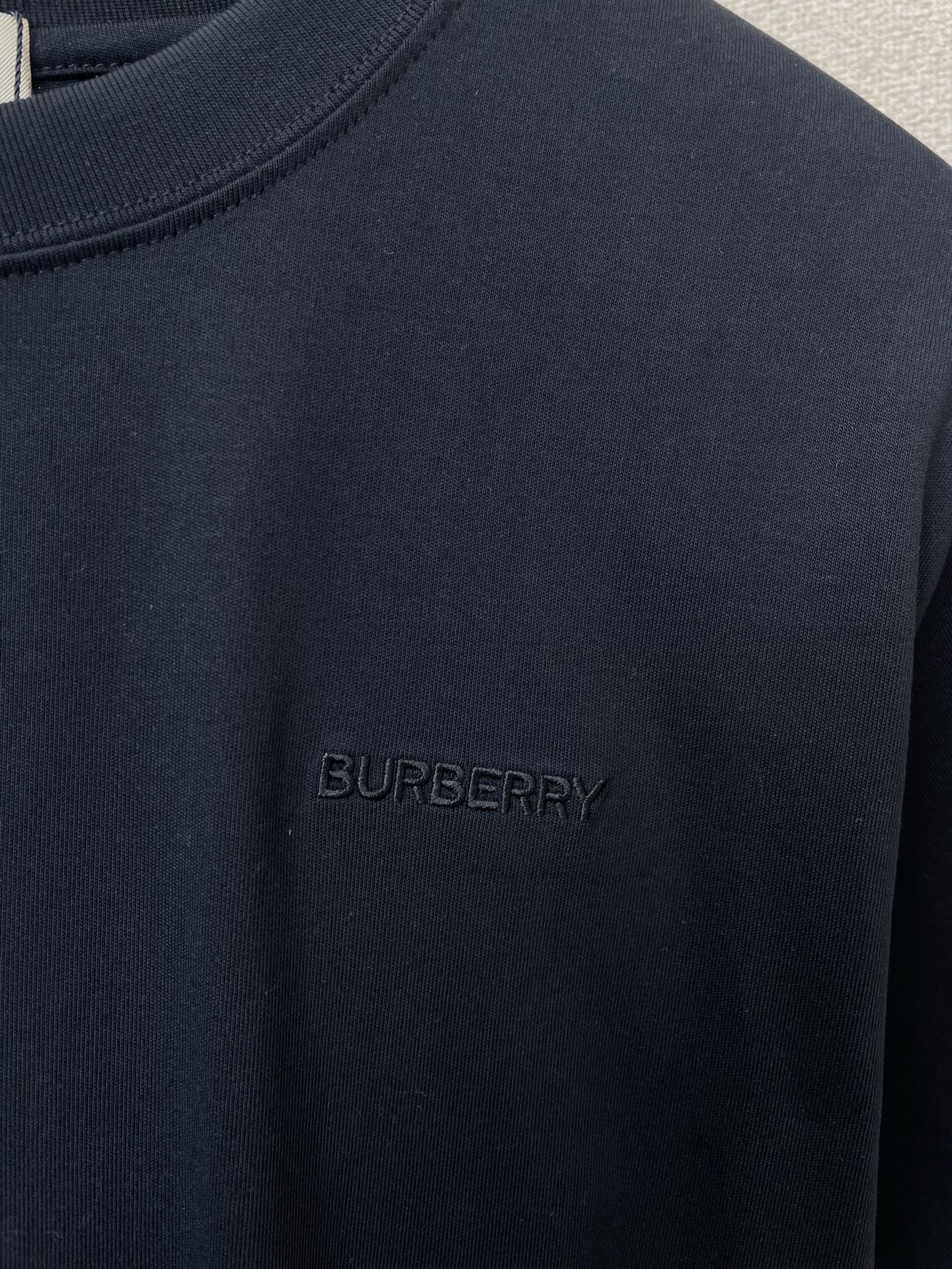 。Burberry巴宝莉💥砸锅卖铁都要上的新款新款原单男士休闲短袖 高端定制 高端版本 时尚百搭爆款⚠️