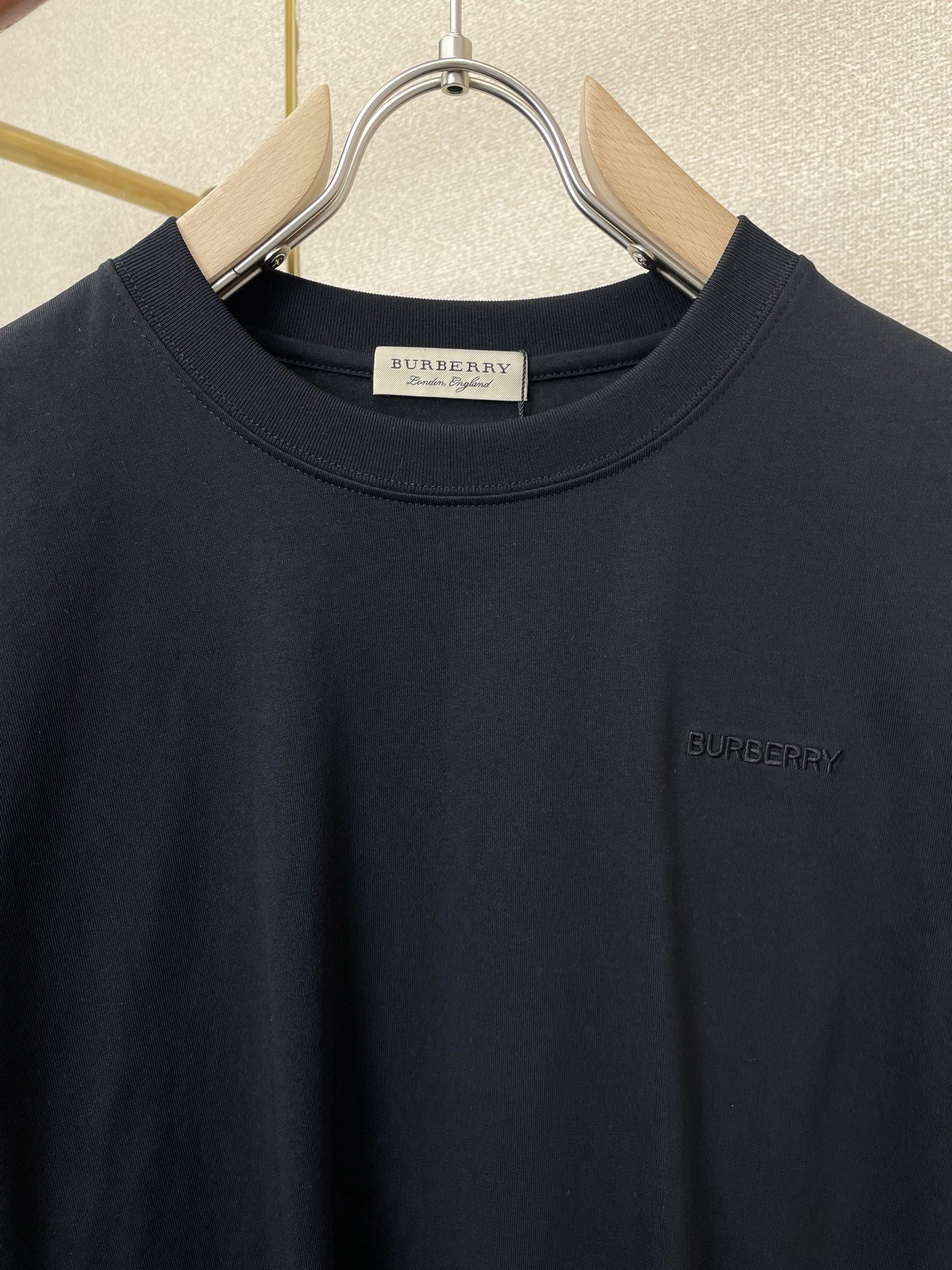 。Burberry巴宝莉💥砸锅卖铁都要上的新款新款原单男士休闲短袖 高端定制 高端版本 时尚百搭爆款⚠️