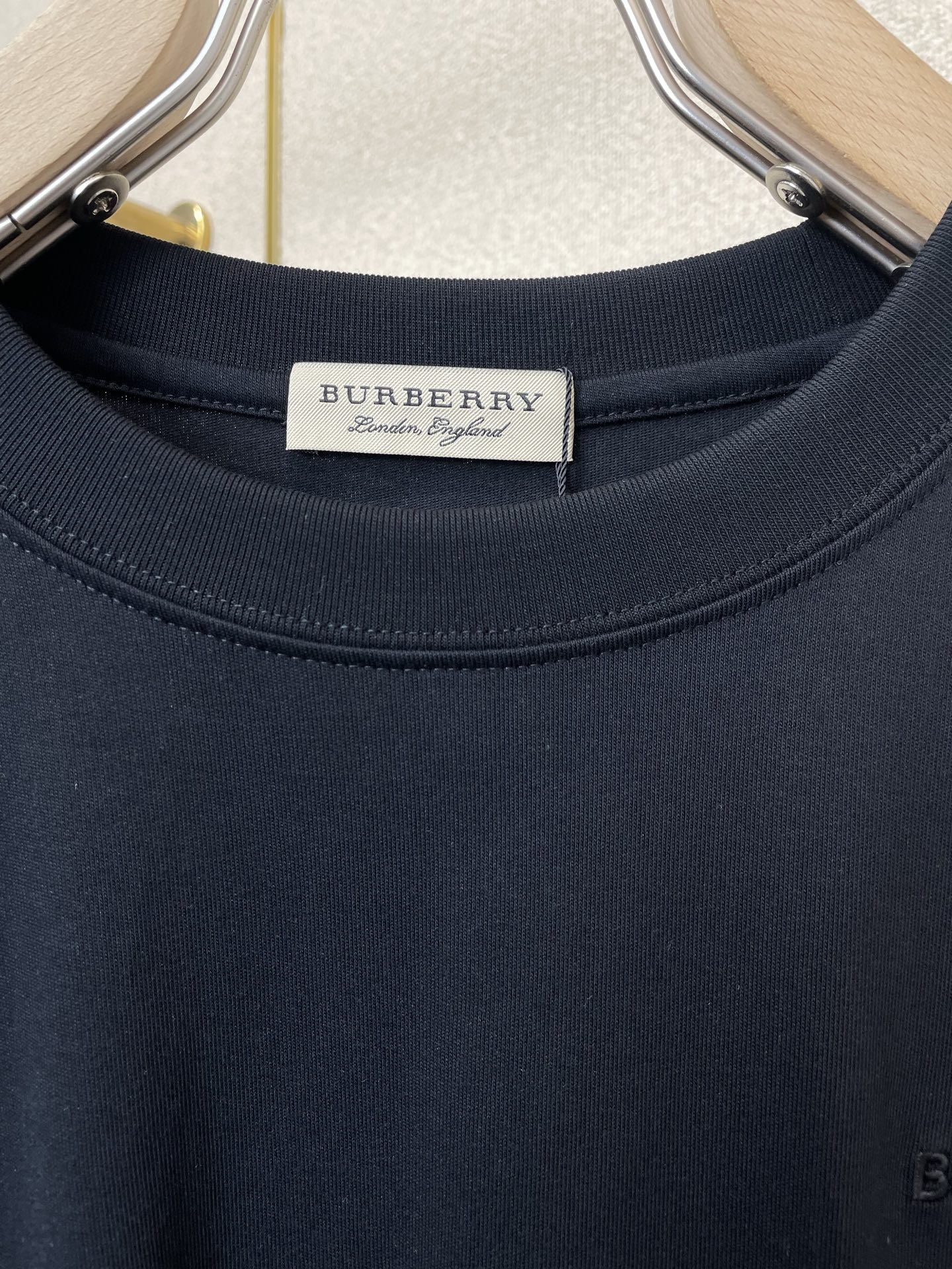 。Burberry巴宝莉💥砸锅卖铁都要上的新款新款原单男士休闲短袖 高端定制 高端版本 时尚百搭爆款⚠️