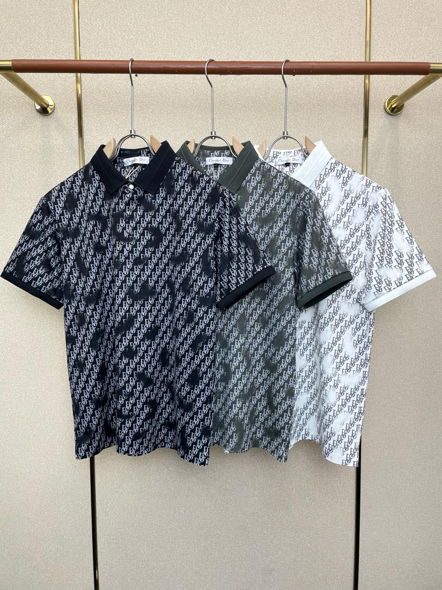。Dior迪奥💥砸锅卖铁都要上的新款新款原单男士休闲短袖 高端定制 高端版本 时尚百搭爆款⚠️⚠️✨✨进