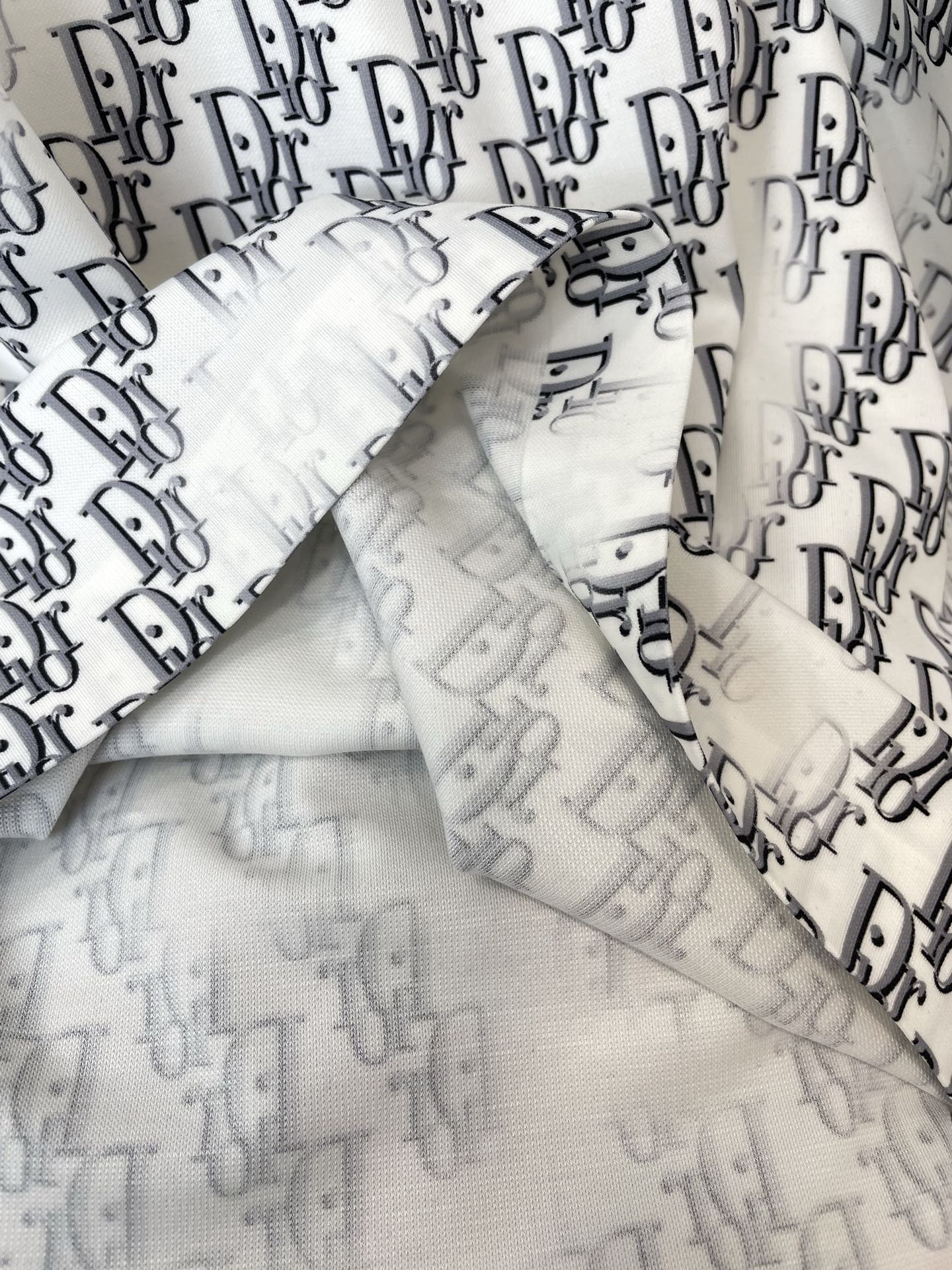 。Dior迪奥💥砸锅卖铁都要上的新款新款原单男士休闲短袖 高端定制 高端版本 时尚百搭爆款⚠️⚠️✨✨进