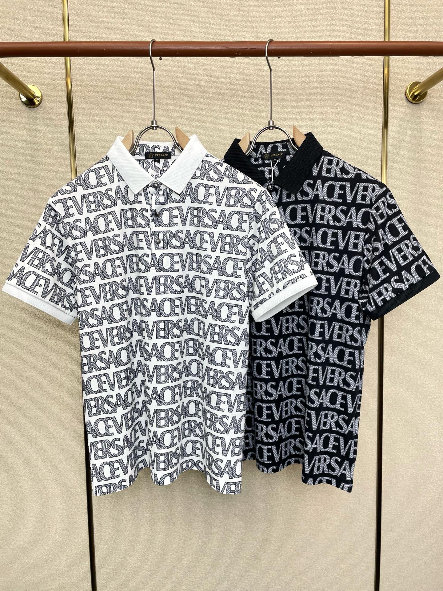 。VERSACE范思哲💥砸锅卖铁都要上的新款新款原单男士休闲短袖 高端定制 高端版本 时尚百搭爆款⚠️⚠