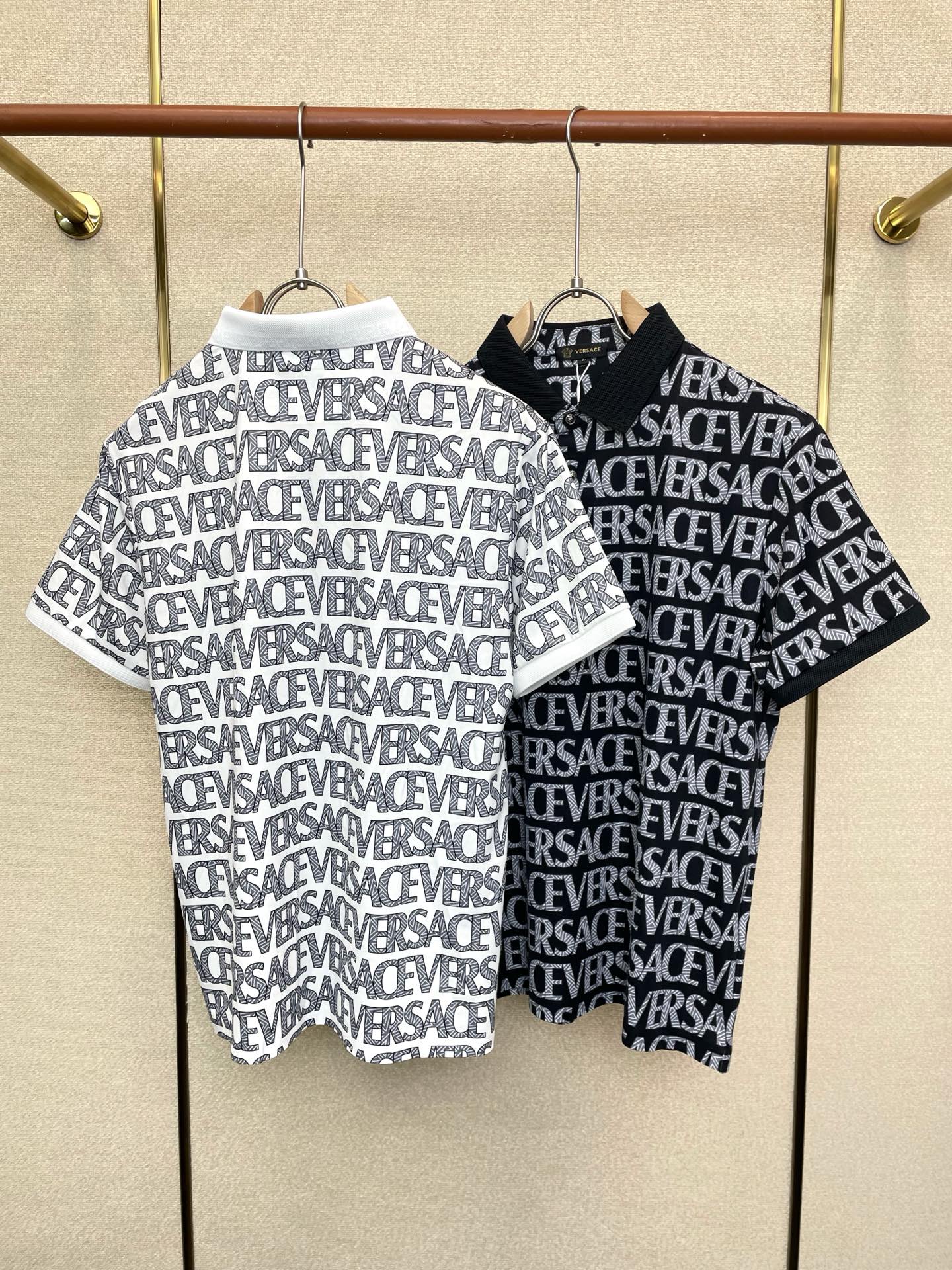。VERSACE范思哲💥砸锅卖铁都要上的新款新款原单男士休闲短袖 高端定制 高端版本 时尚百搭爆款⚠️⚠