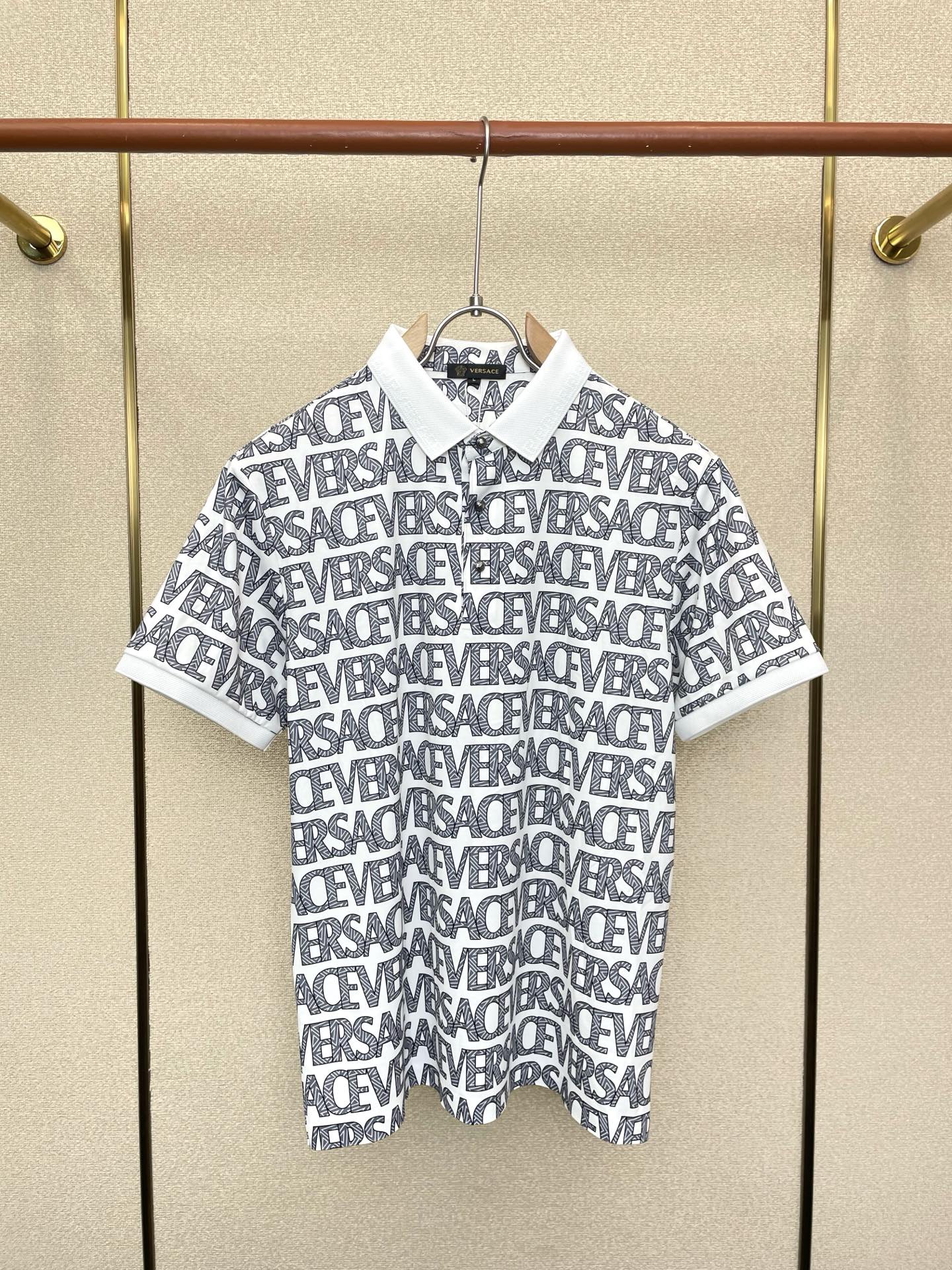 。VERSACE范思哲💥砸锅卖铁都要上的新款新款原单男士休闲短袖 高端定制 高端版本 时尚百搭爆款⚠️⚠