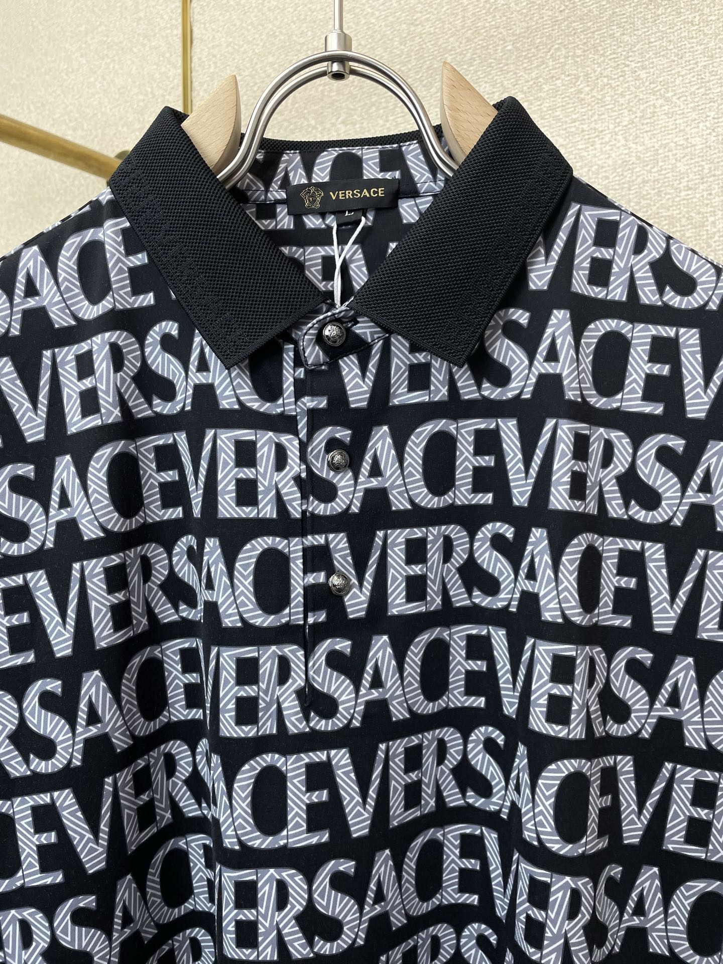 。VERSACE范思哲💥砸锅卖铁都要上的新款新款原单男士休闲短袖 高端定制 高端版本 时尚百搭爆款⚠️⚠