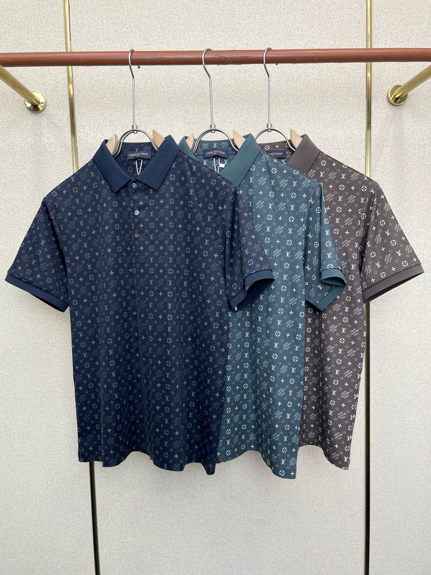 。Louis Vuitton路易威登💥砸锅卖铁都要上的新款新款原单男士休闲短袖 高端定制 高端版本 时尚
