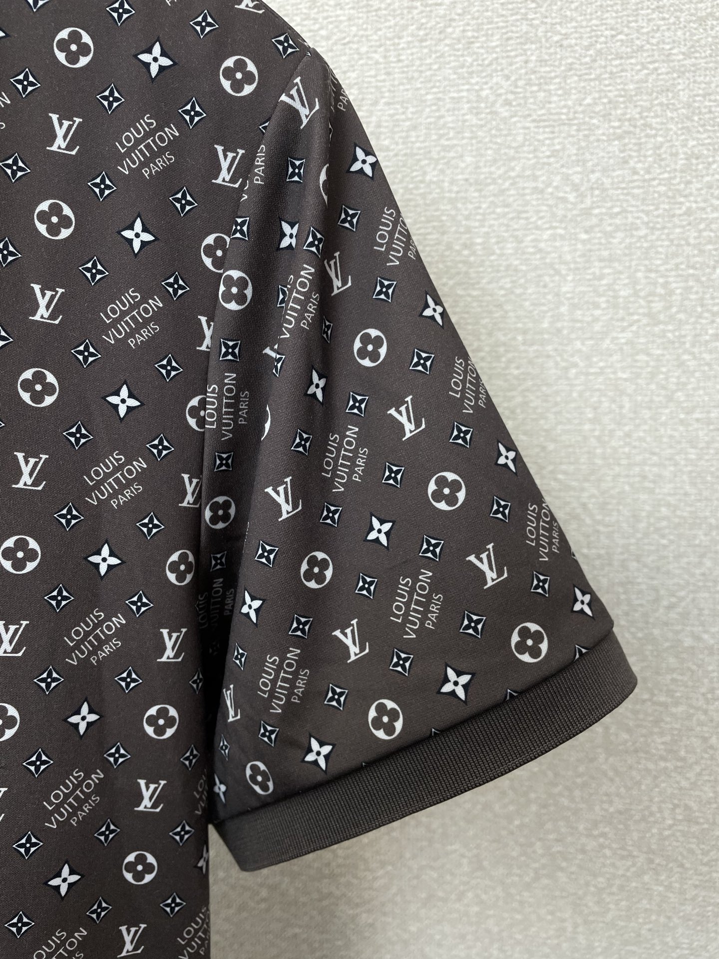 。Louis Vuitton路易威登💥砸锅卖铁都要上的新款新款原单男士休闲短袖 高端定制 高端版本 时尚