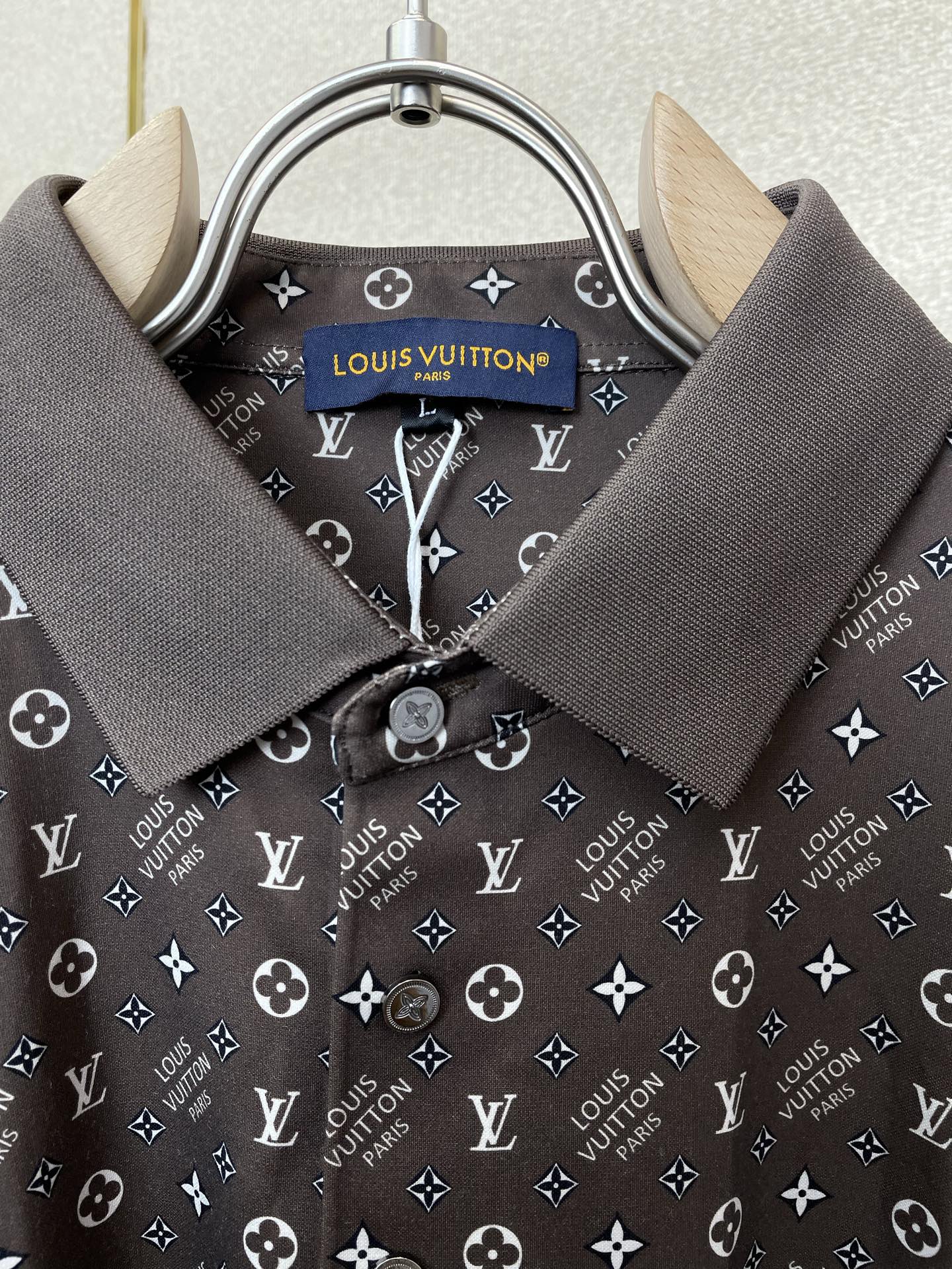 。Louis Vuitton路易威登💥砸锅卖铁都要上的新款新款原单男士休闲短袖 高端定制 高端版本 时尚