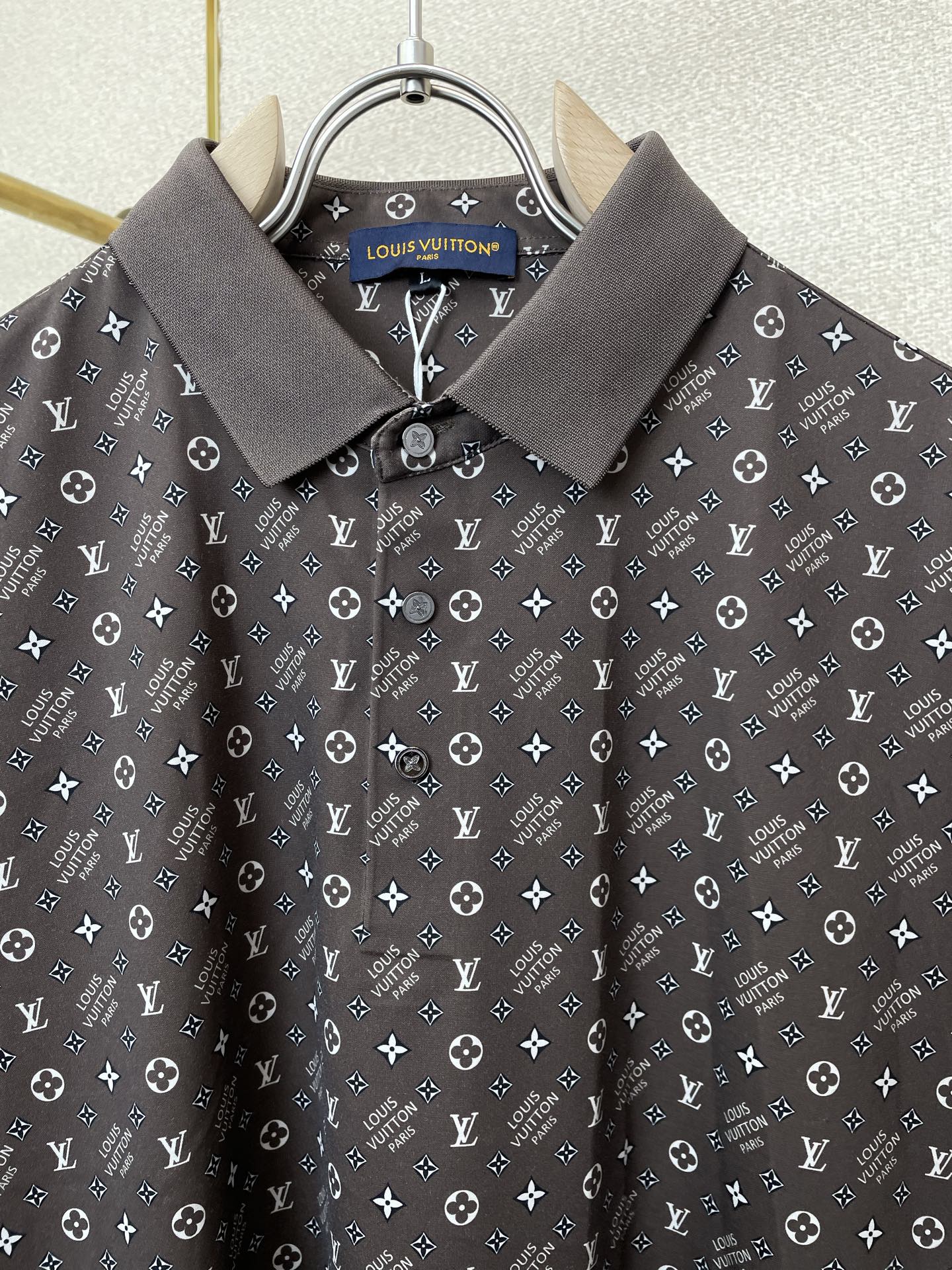 。Louis Vuitton路易威登💥砸锅卖铁都要上的新款新款原单男士休闲短袖 高端定制 高端版本 时尚