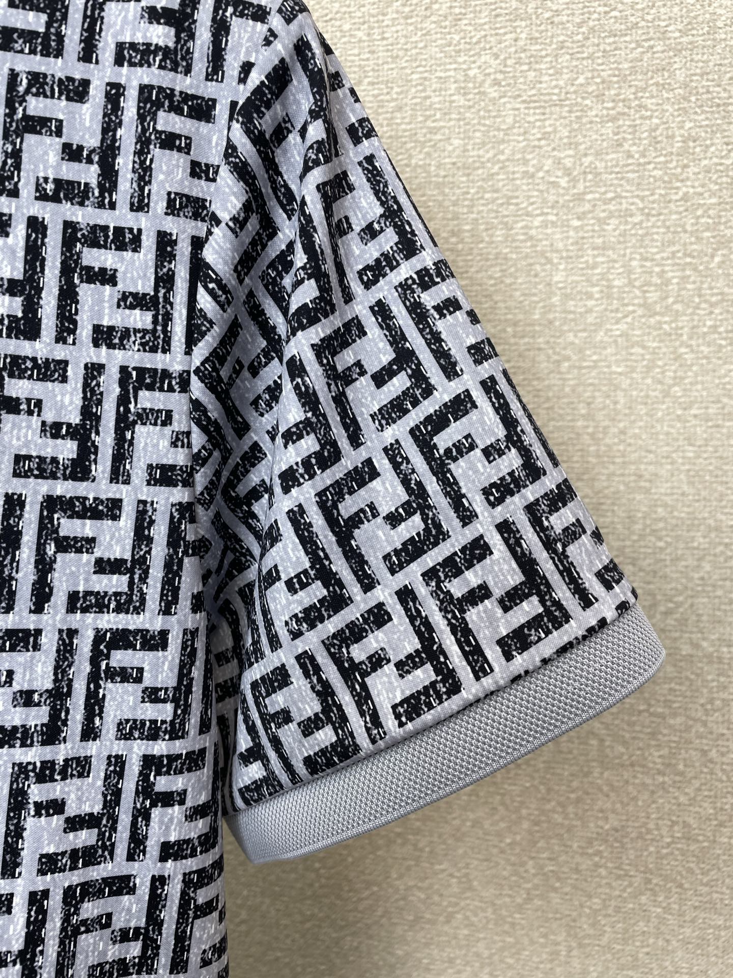 。FENDI芬迪💥砸锅卖铁都要上的新款新款原单男士休闲短袖 高端定制 高端版本 时尚百搭爆款⚠️⚠️✨✨