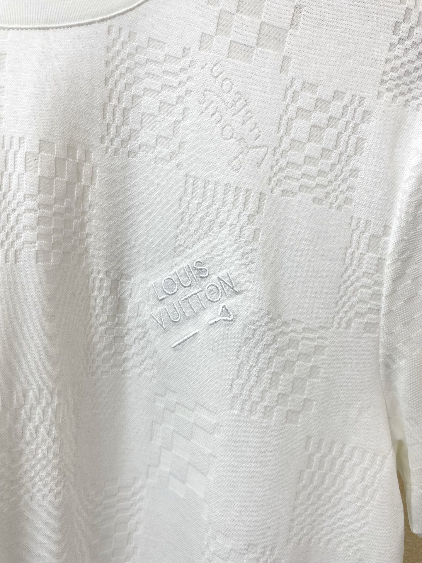 。Louis Vuitton路易威登💥砸锅卖铁都要上的新款新款原单男士休闲短袖 高端定制 高端版本 时尚