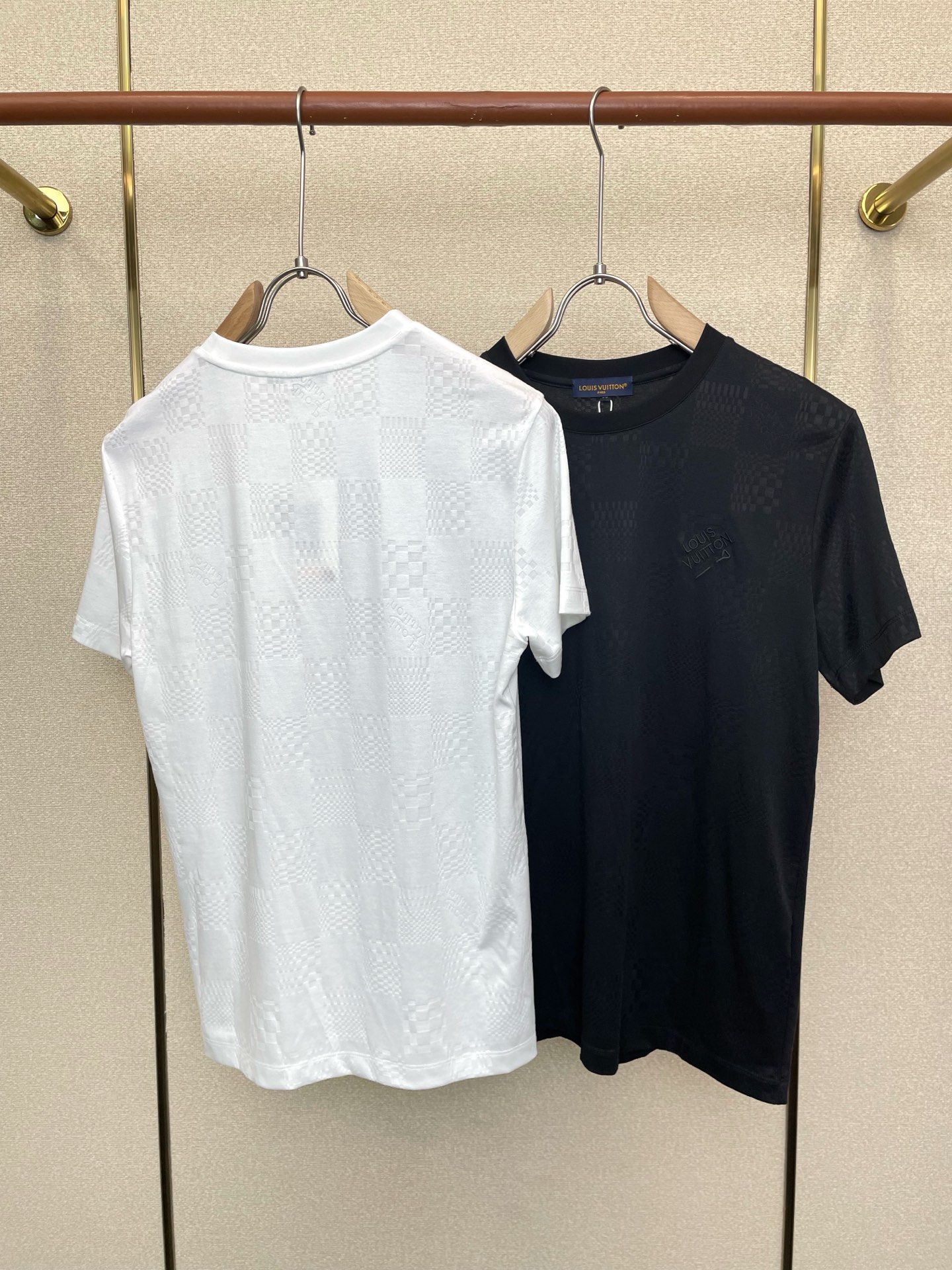 。Louis Vuitton路易威登💥砸锅卖铁都要上的新款新款原单男士休闲短袖 高端定制 高端版本 时尚