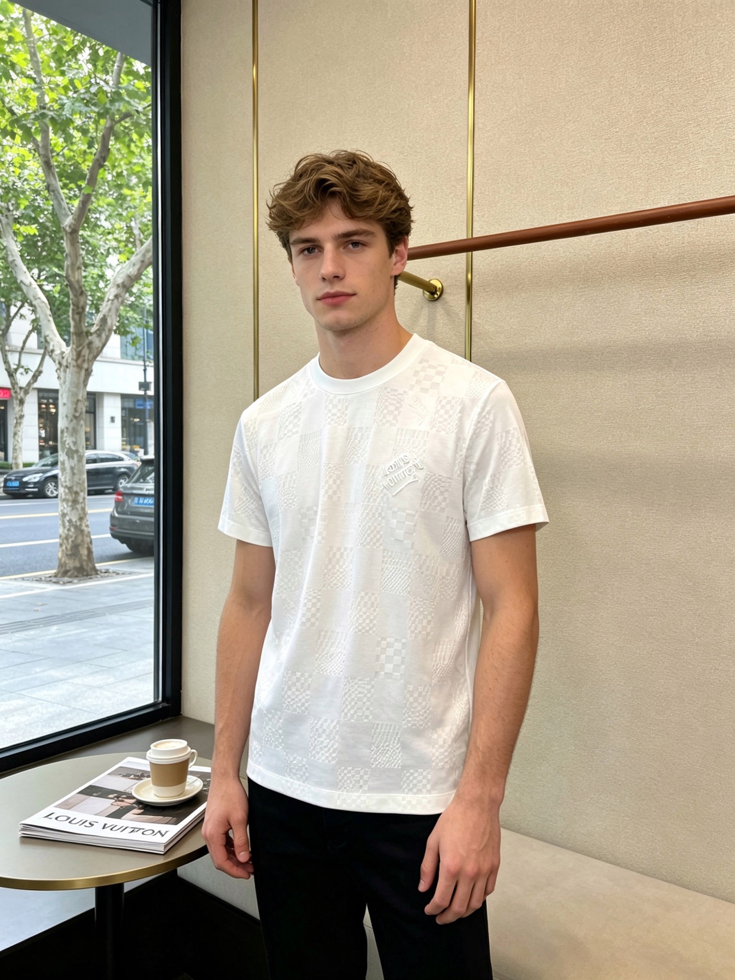 。Louis Vuitton路易威登💥砸锅卖铁都要上的新款新款原单男士休闲短袖 高端定制 高端版本 时尚